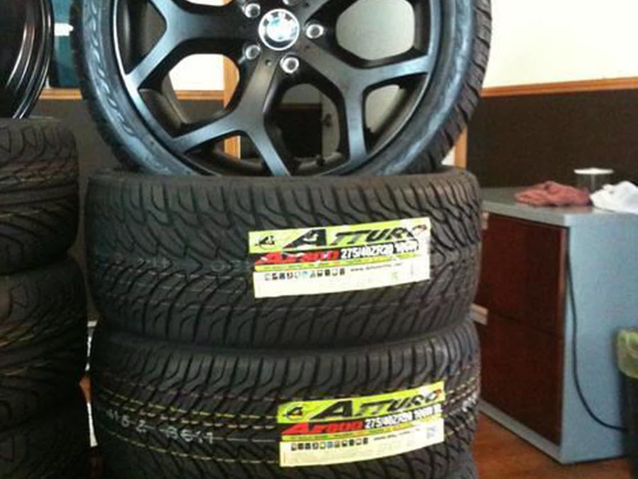 photo Surrey Tires & Wheels Ltd