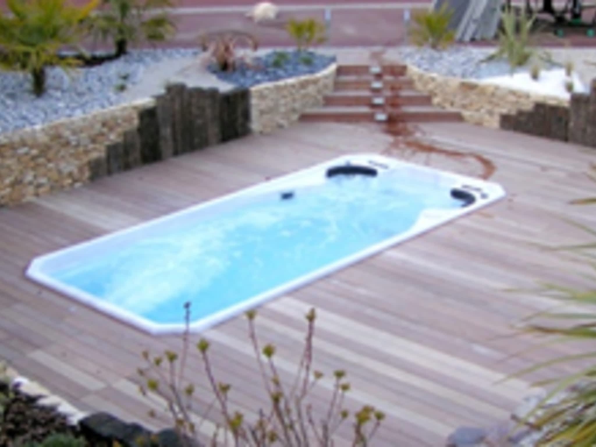 photo Waterbee Pools & Hot Tubs Ltd