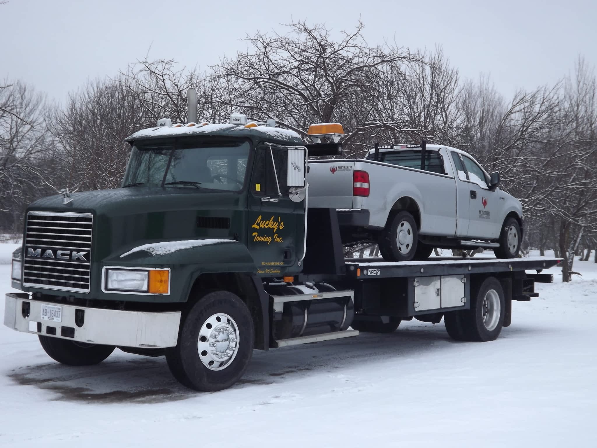 photo Lucky's Towing Inc