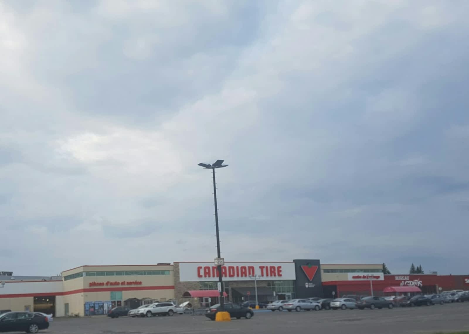 Canadian Tire Opening Hours 3079 Boul Des Sources Dollard Des   Canadian Tire Storefront 1 