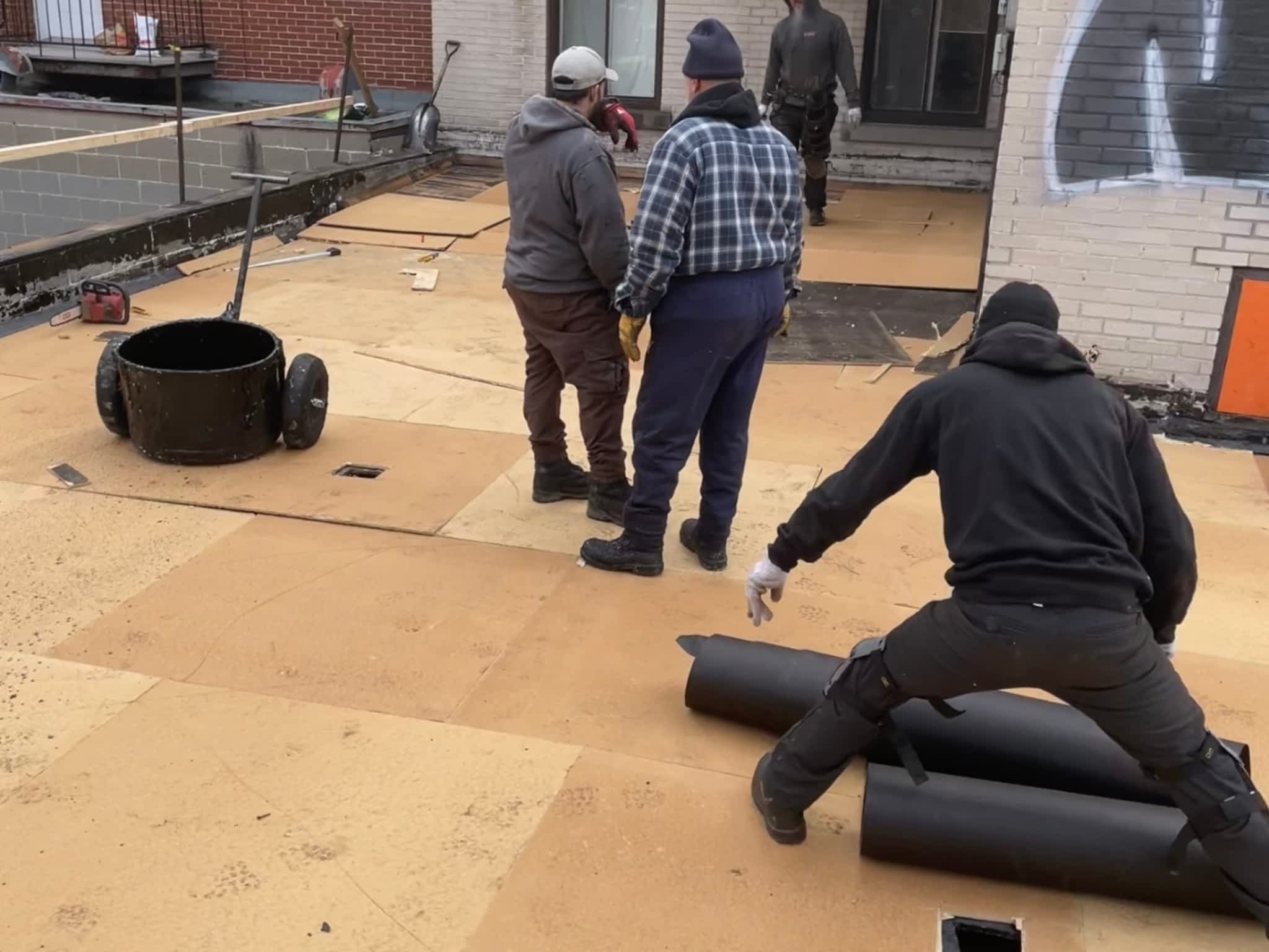 photo Toiture Brossard - Couvreur Bardeaux et toit plat