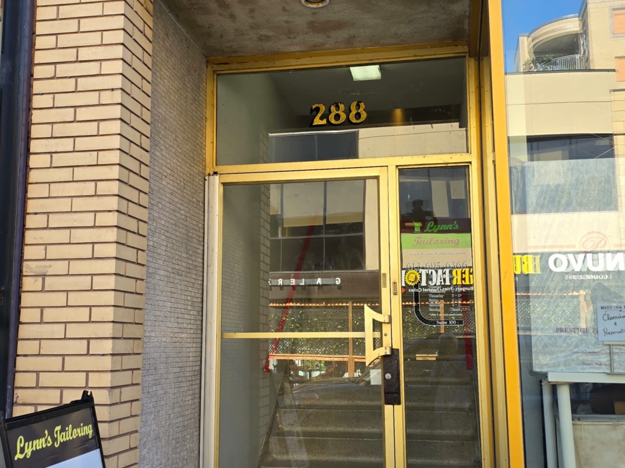 photo Lynn's Tailoring