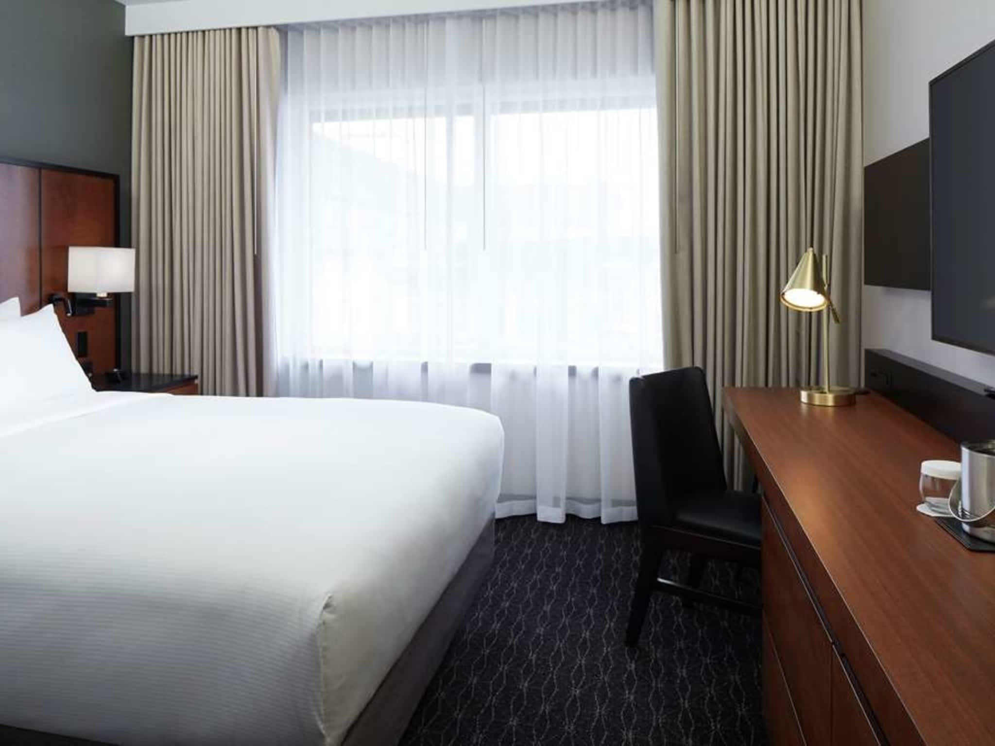 photo DoubleTree by Hilton Montreal Airport