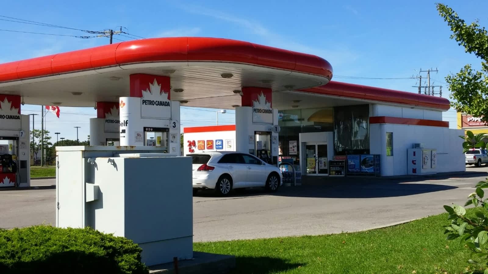 PetroCanada  10 Taunton Rd E, Whitby, ON