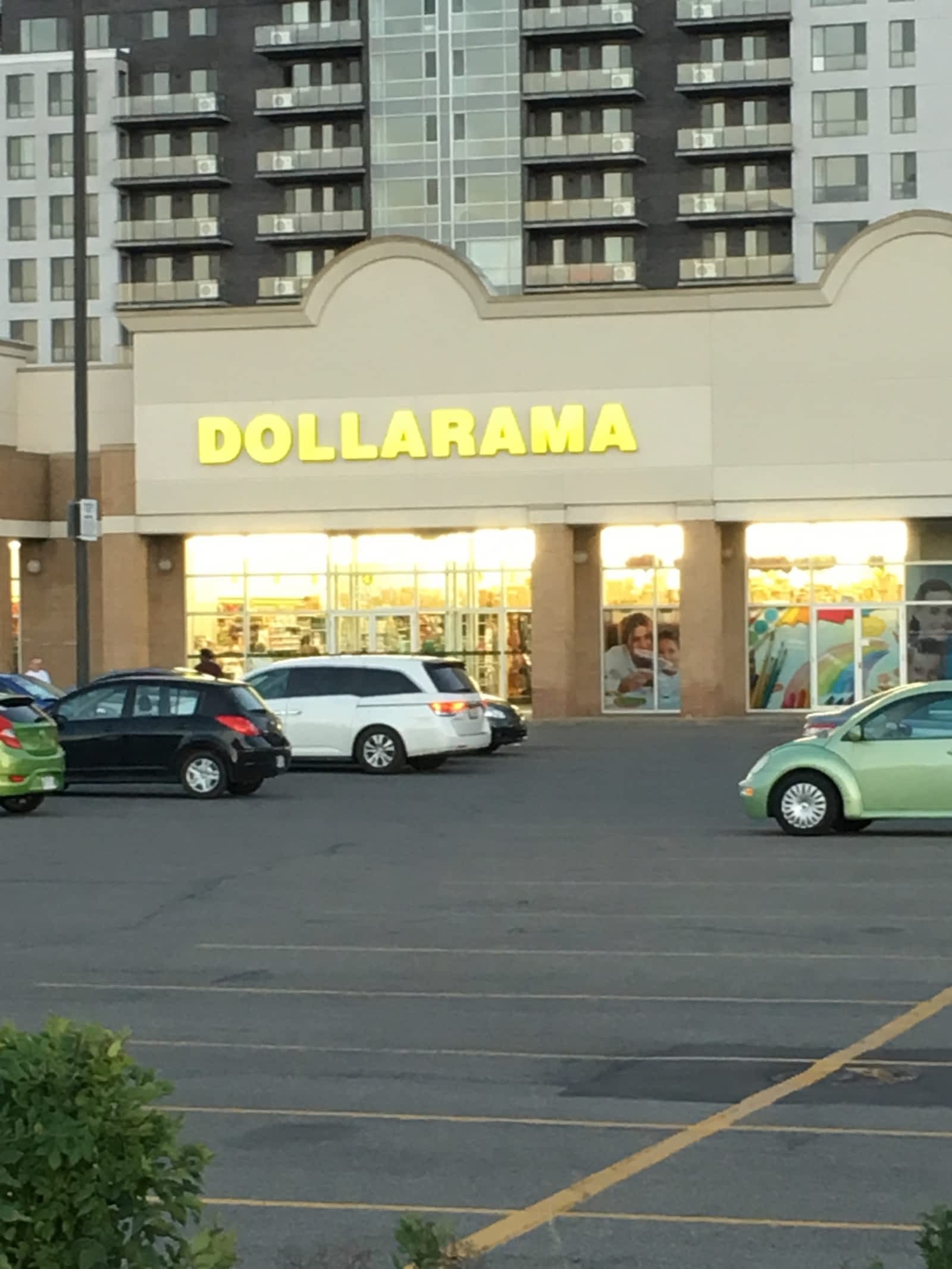 Dollarama Horaire d'ouverture 6811 boul Newman, Lasalle, QC
