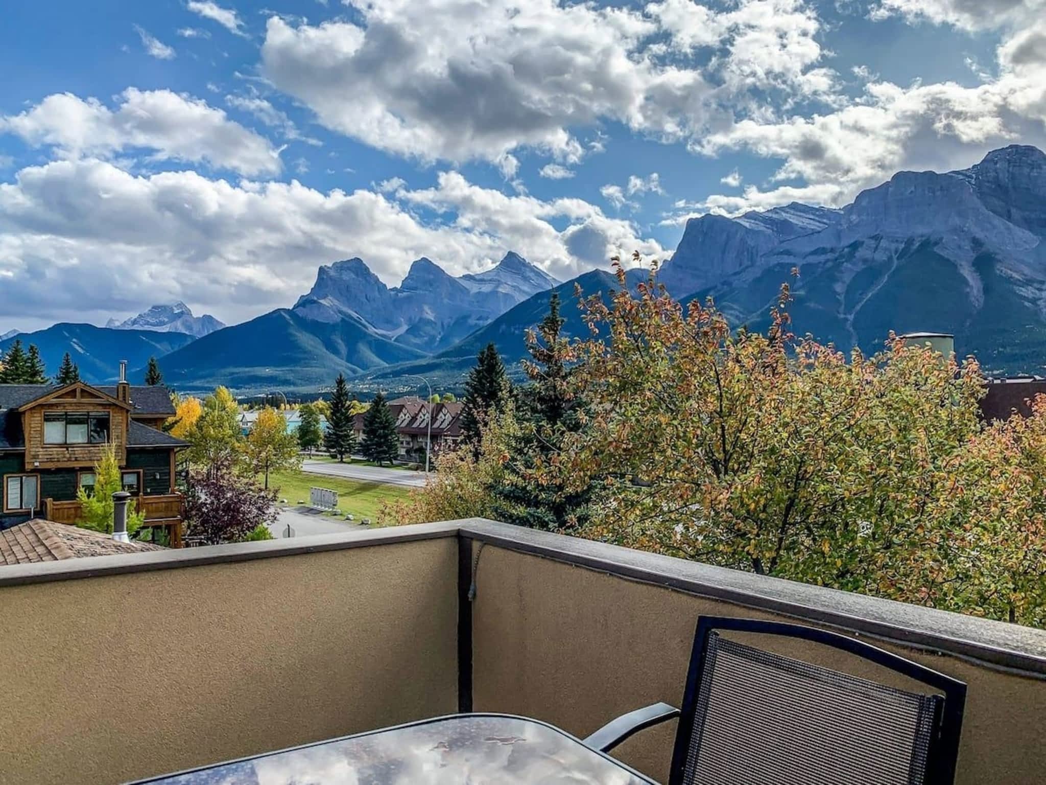 photo Breeze Host Services