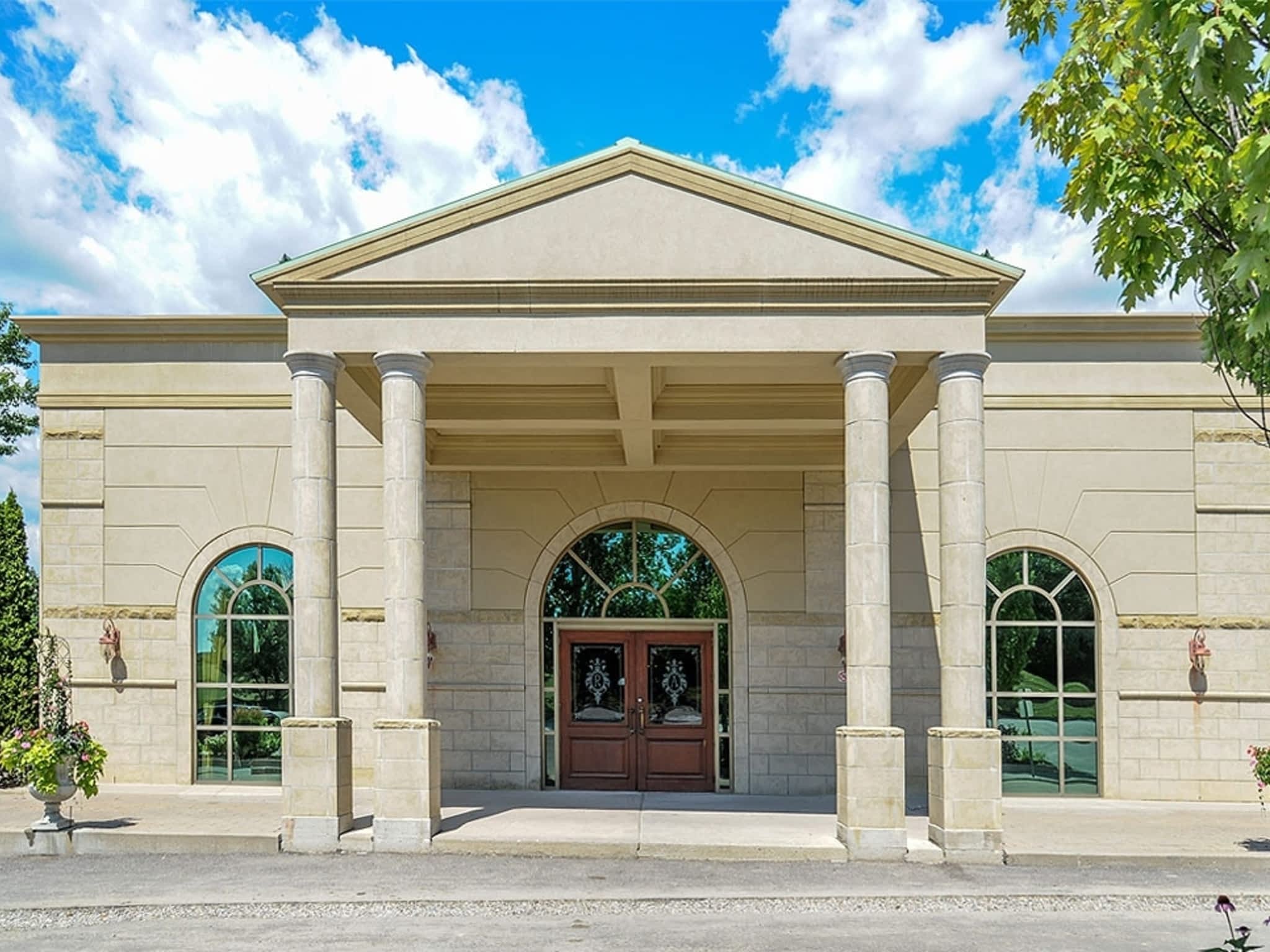 photo Consulate Dining Lounge On Innis Lake