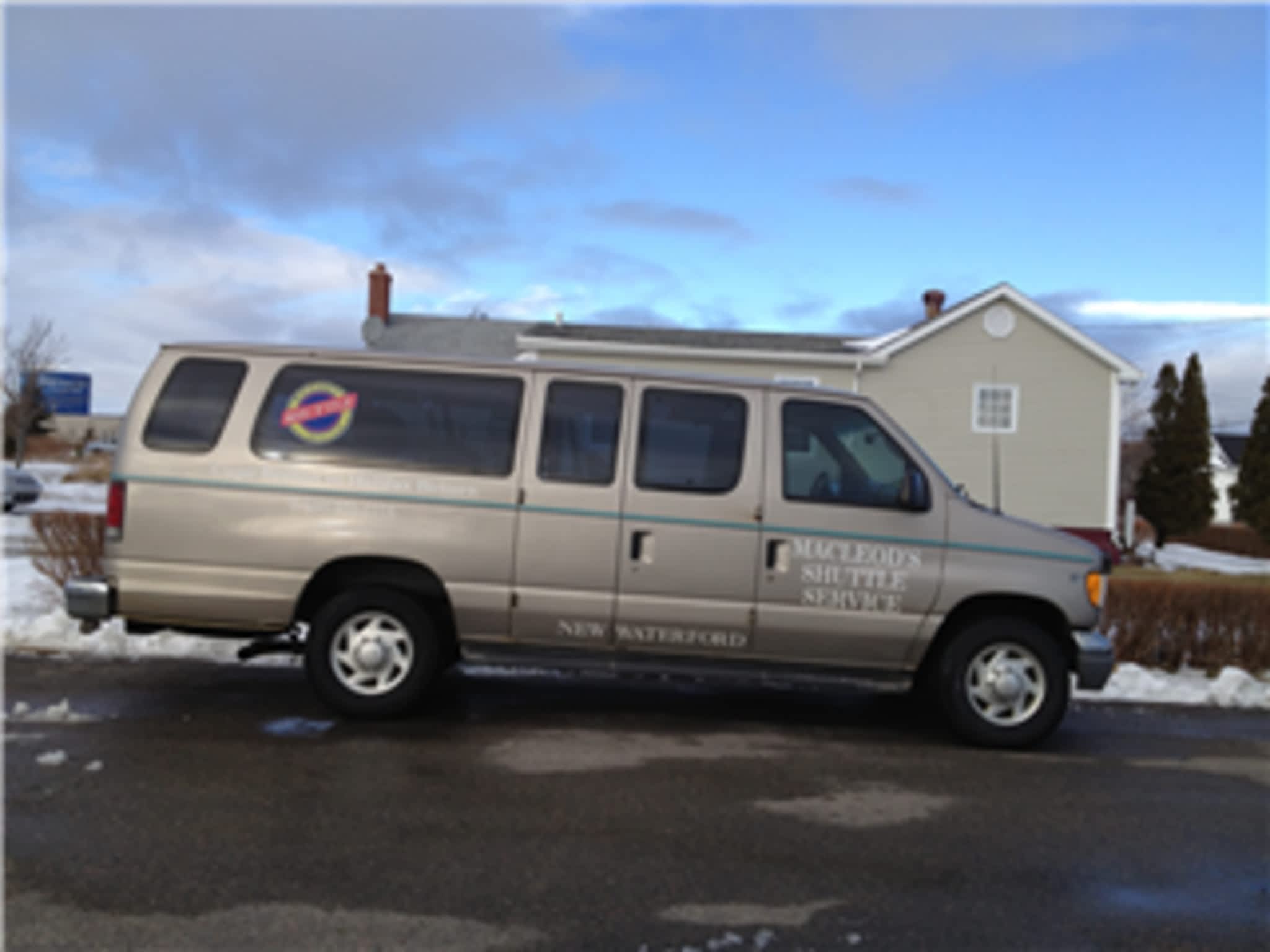 photo MacLeod's Shuttle Service