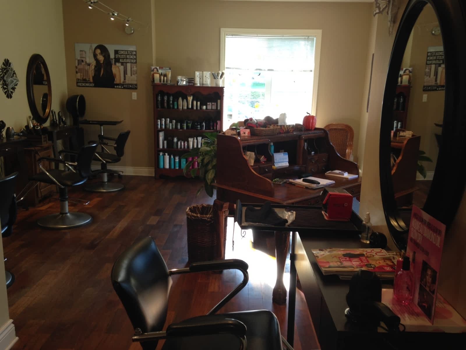 Salon De Coiffure Ellegance Elle Et Lui Horaire D Ouverture 23 Av De L Eglise Saint Sauveur Qc