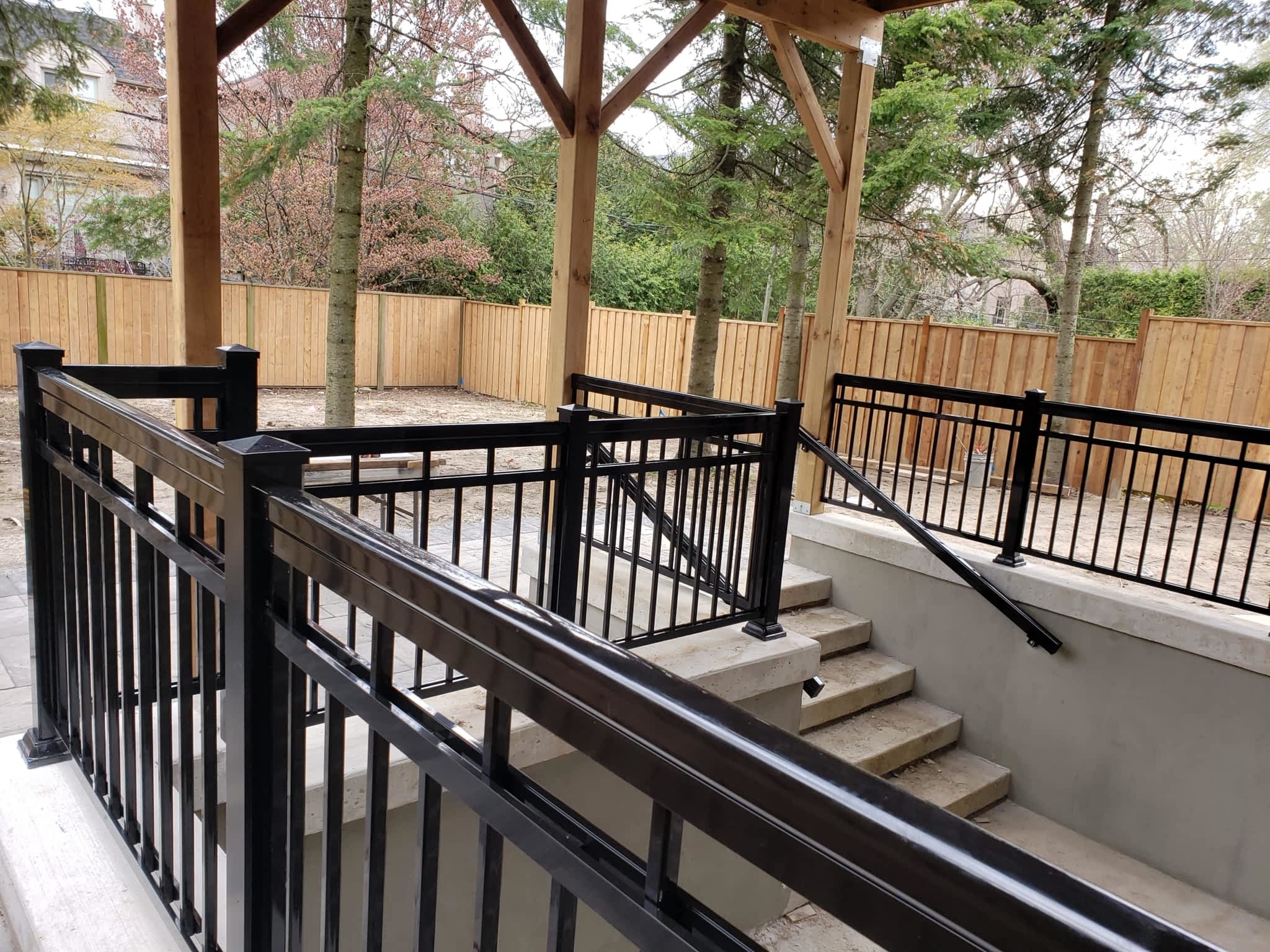 photo TG Aluminum Railings Inc