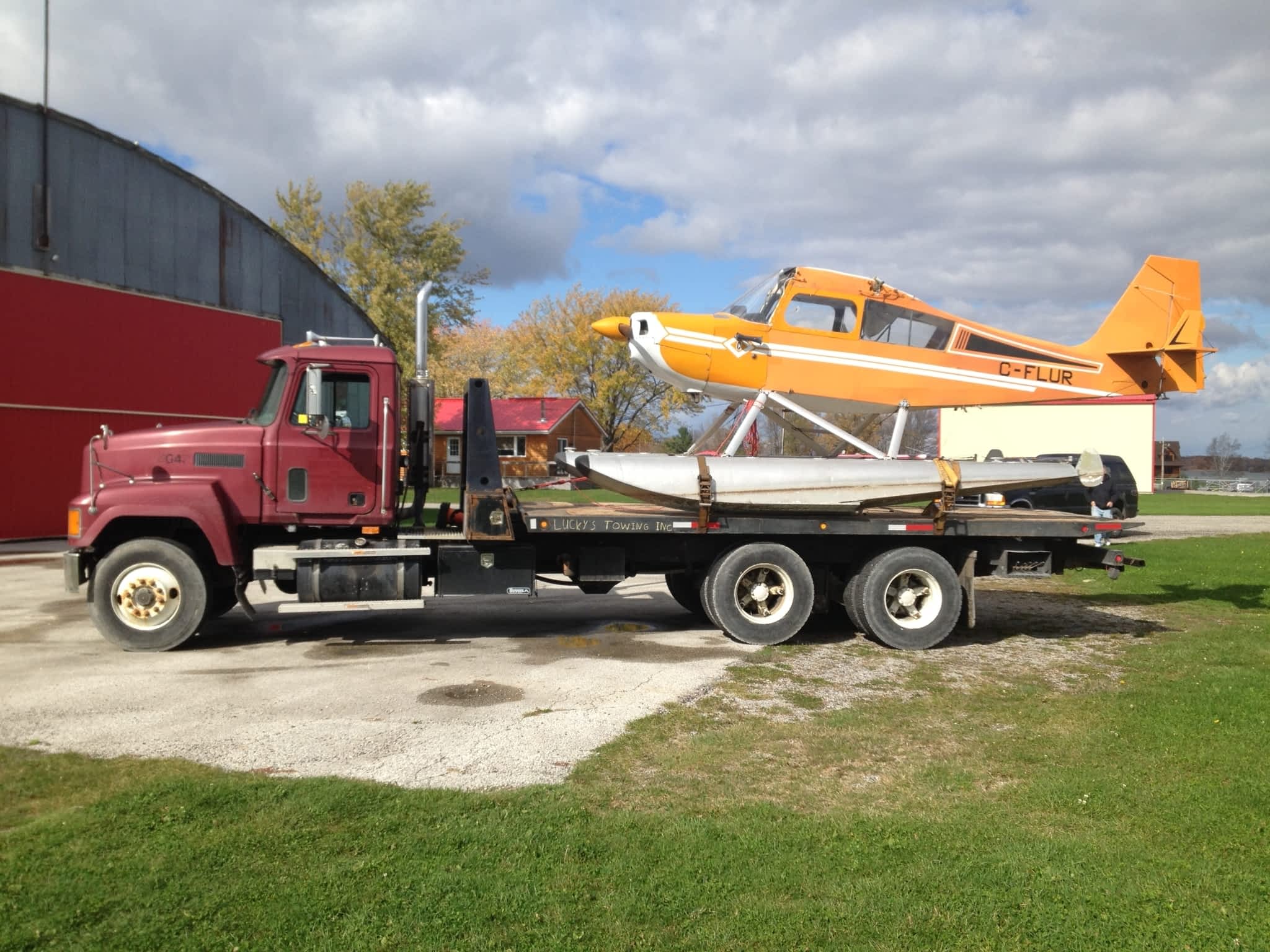 photo Lucky's Towing Inc