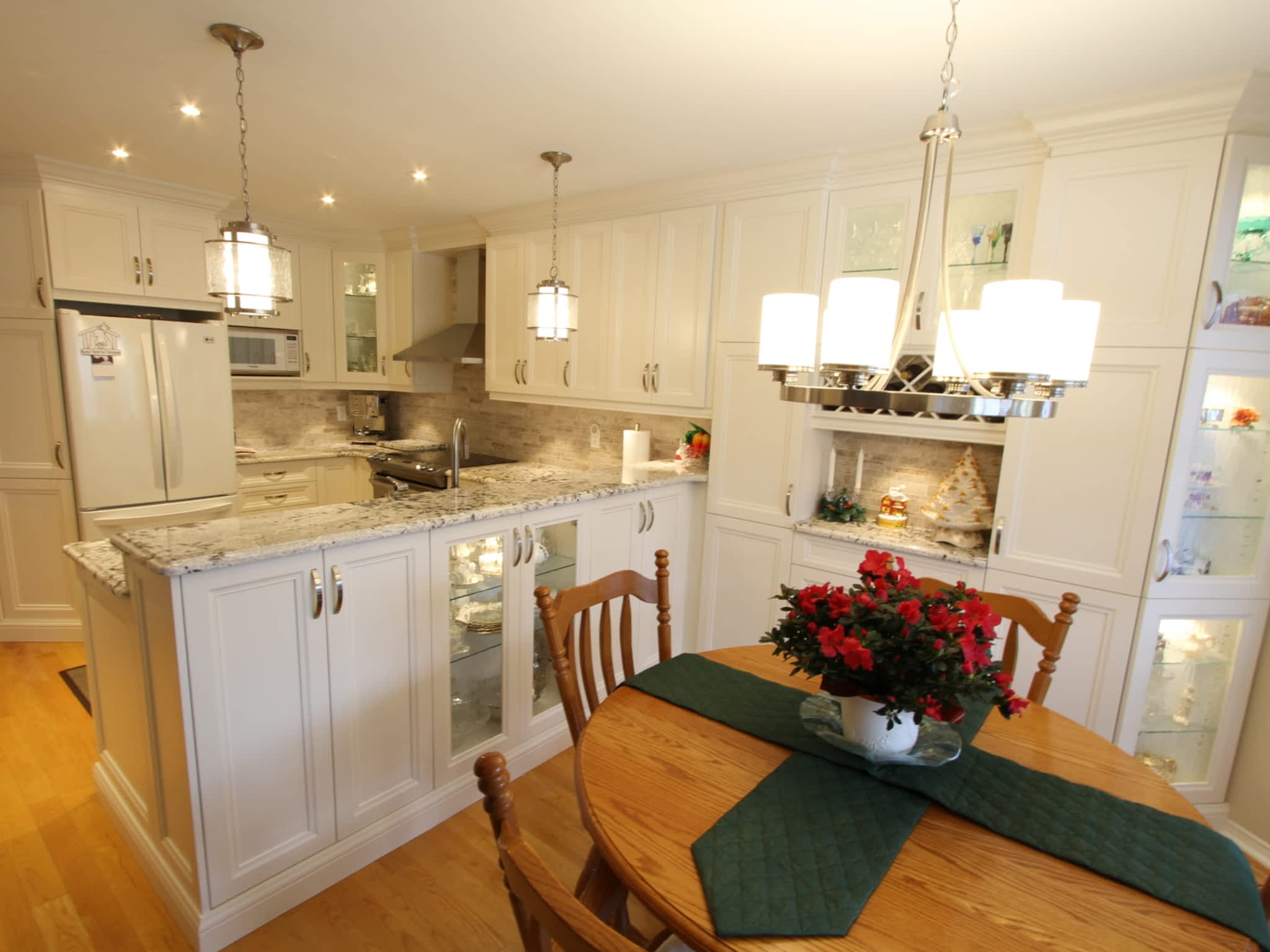 photo Classic Kitchens Designs & Renovations Ltd