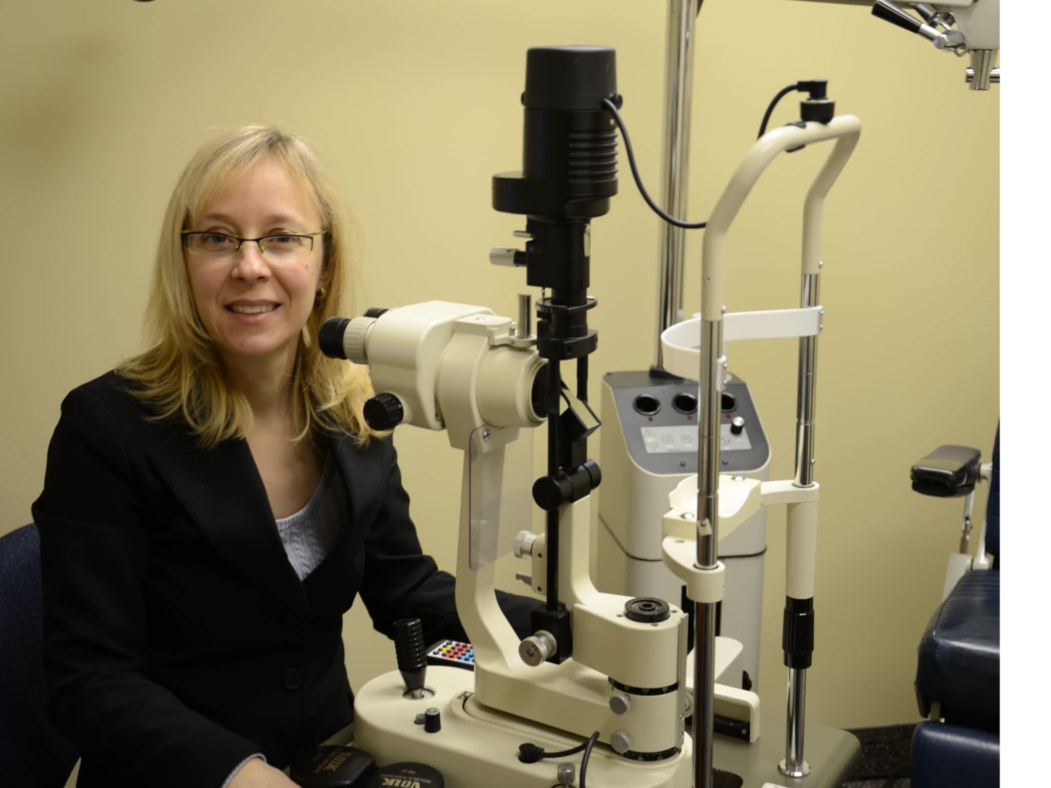 photo Maple Eyes Dr Michele Schmidt & Associate Optometrists