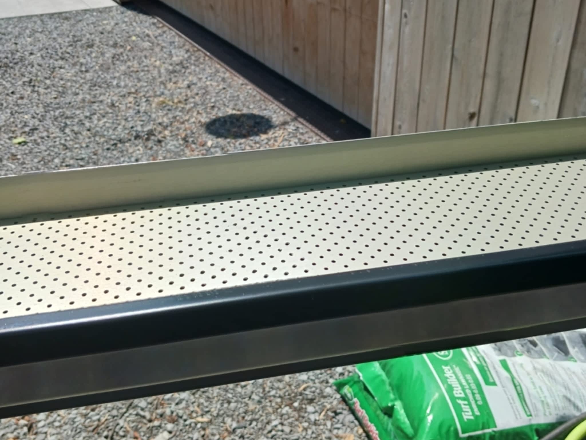 photo B.W's Eavestrough Services