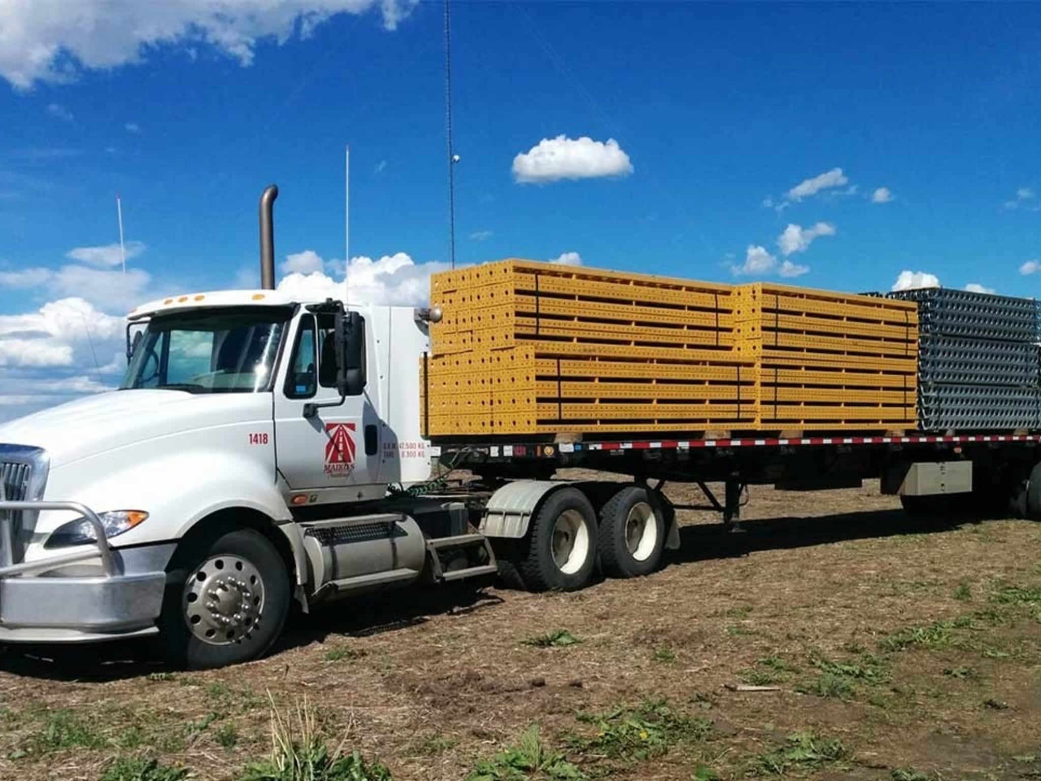 photo Maiko's Trucking (1990) Ltd