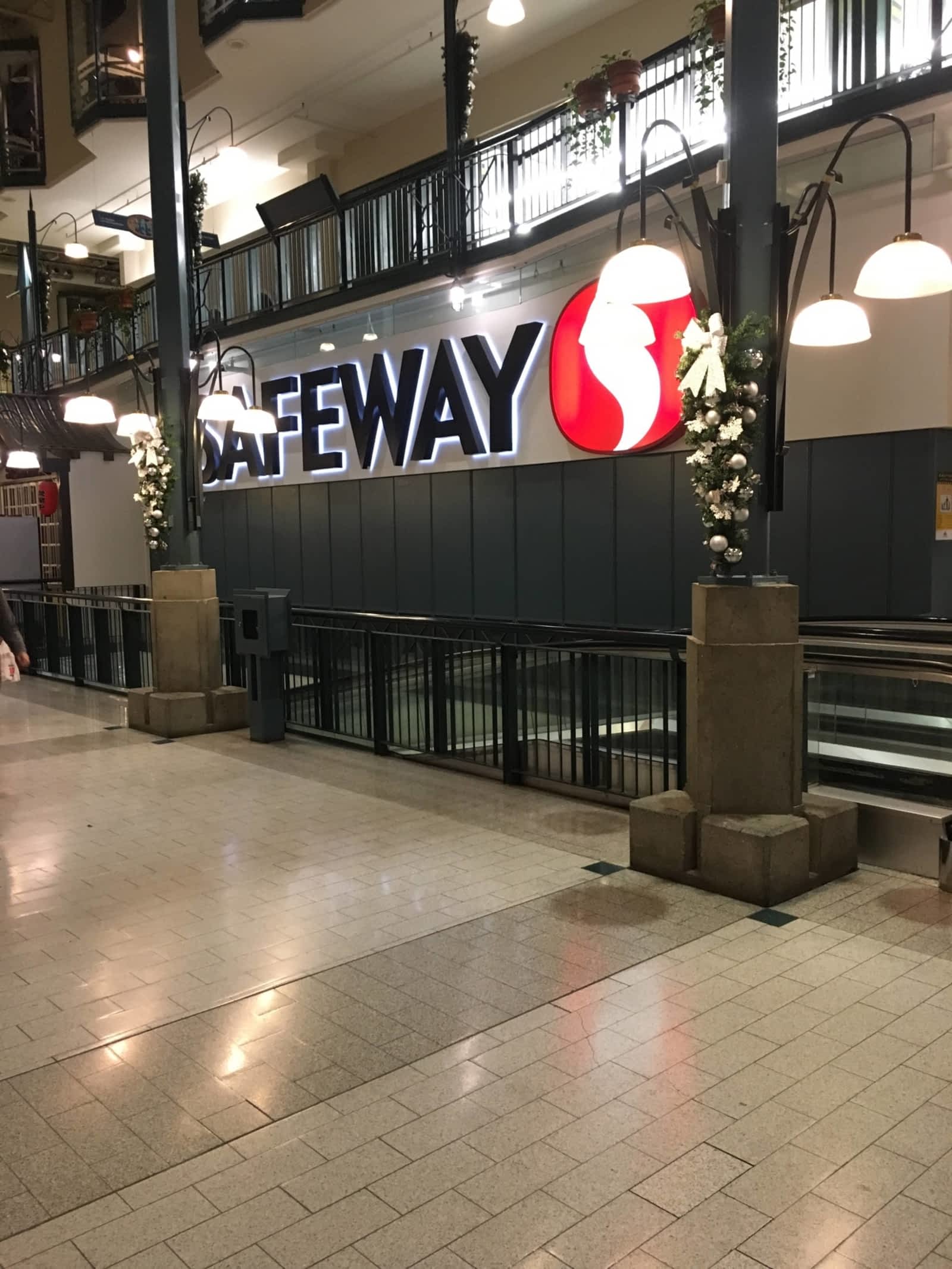 Safeway Pharmacy Opening Hours 555 12th Avenue W, Vancouver, BC