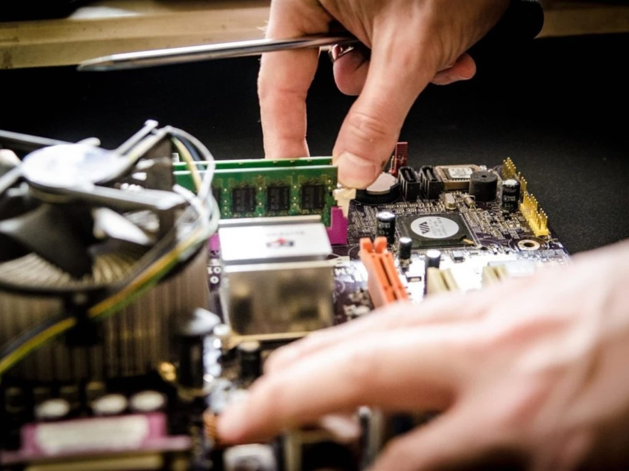 photo RCR Computer (Onsite Computer Repair & IT Support – Surrey & Langley)