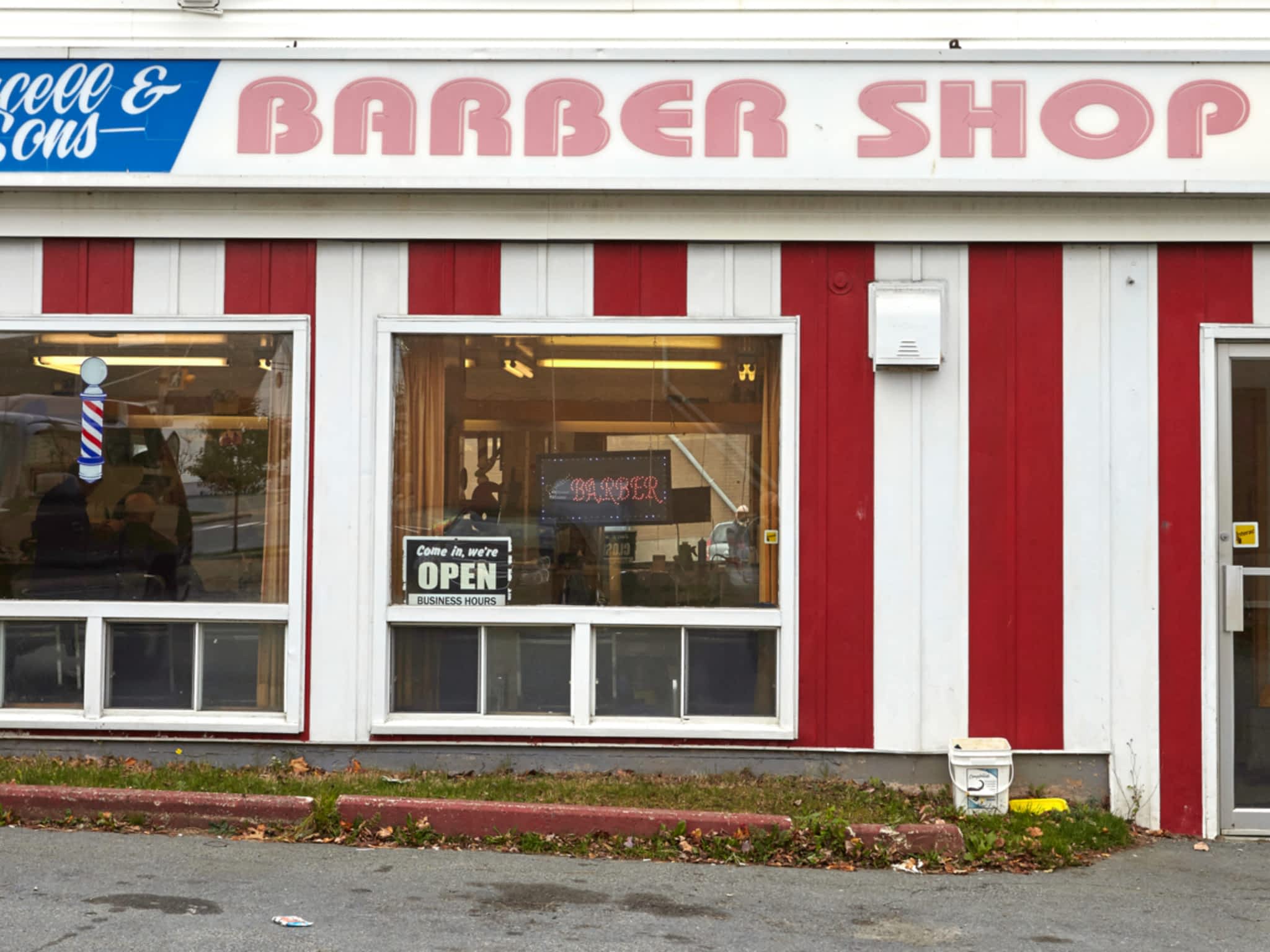 photo Purcells 2004 Barber Shop