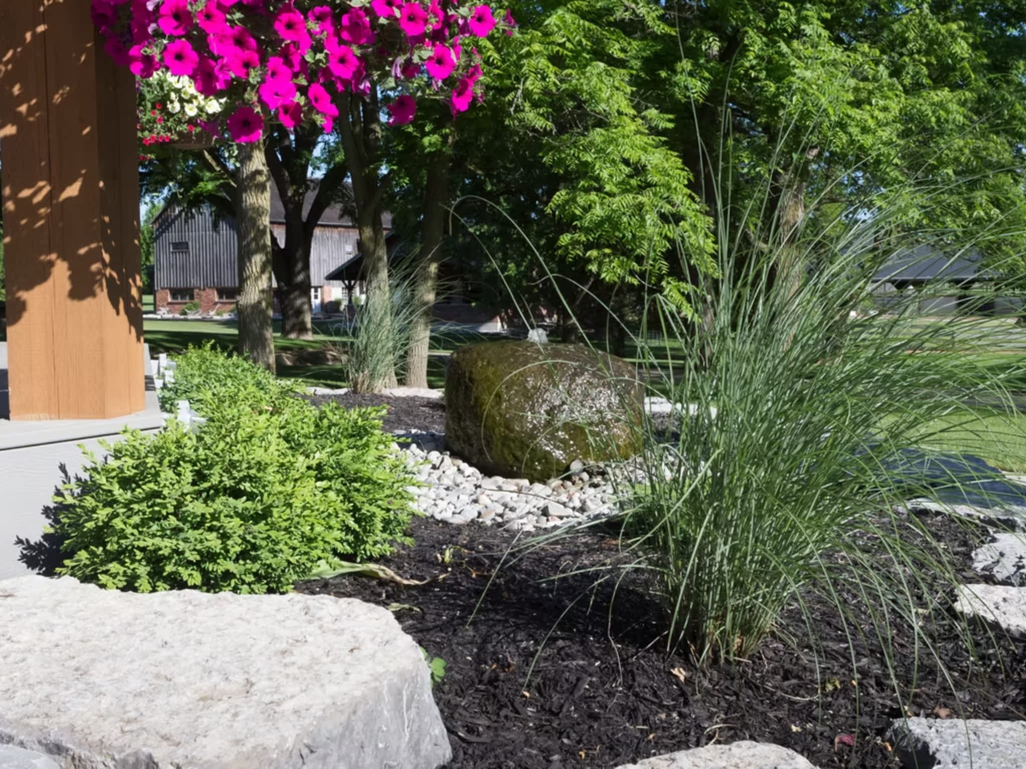 photo Cedarlane Landscape & Design