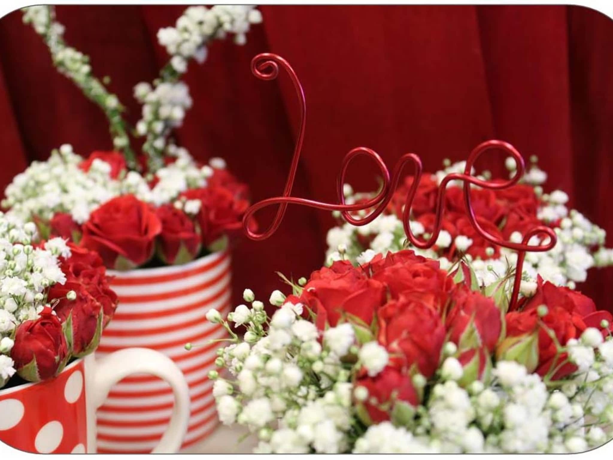 photo Petals & Presents