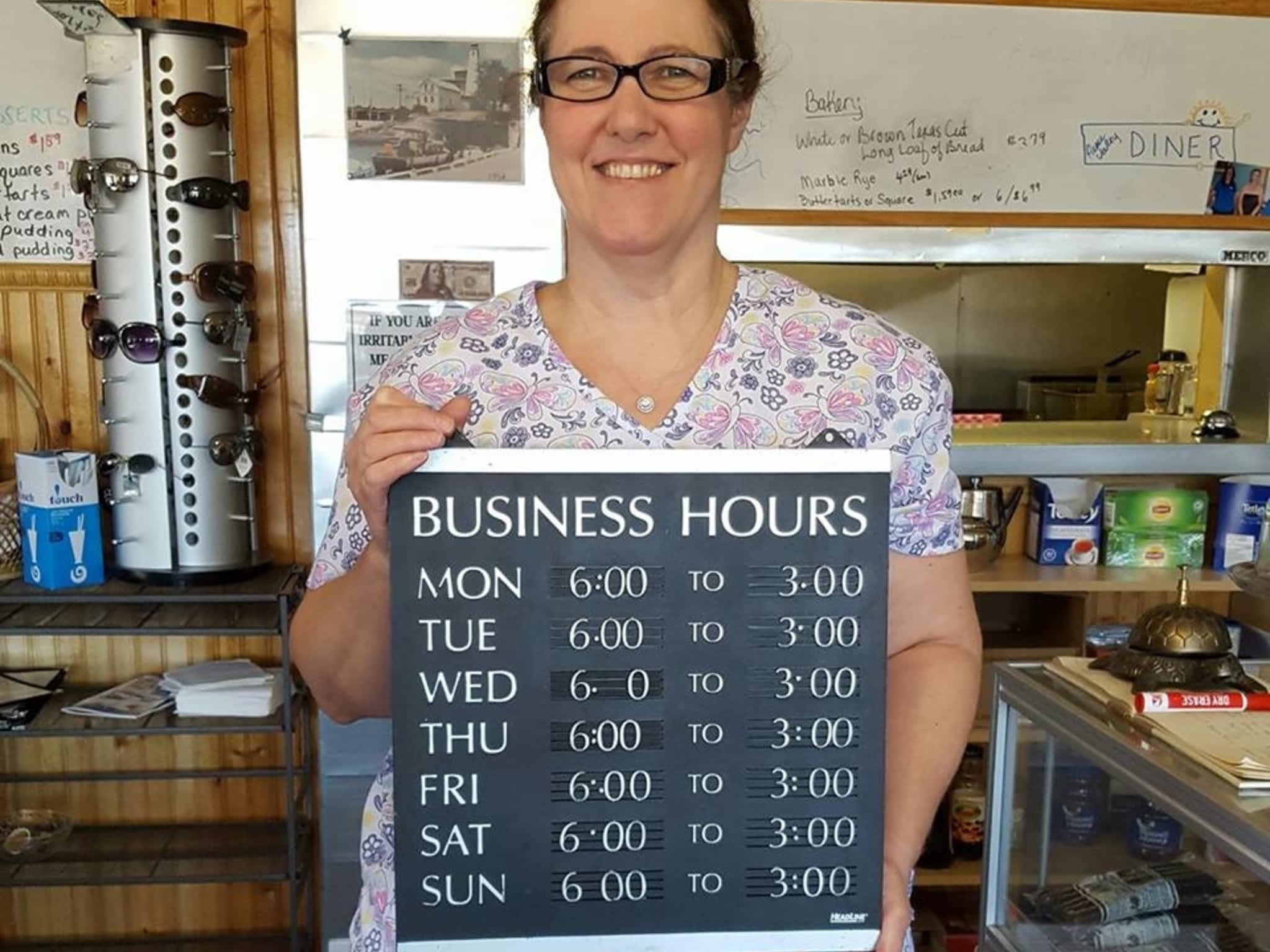 photo Peace Valley Diner and the Newfoundland store