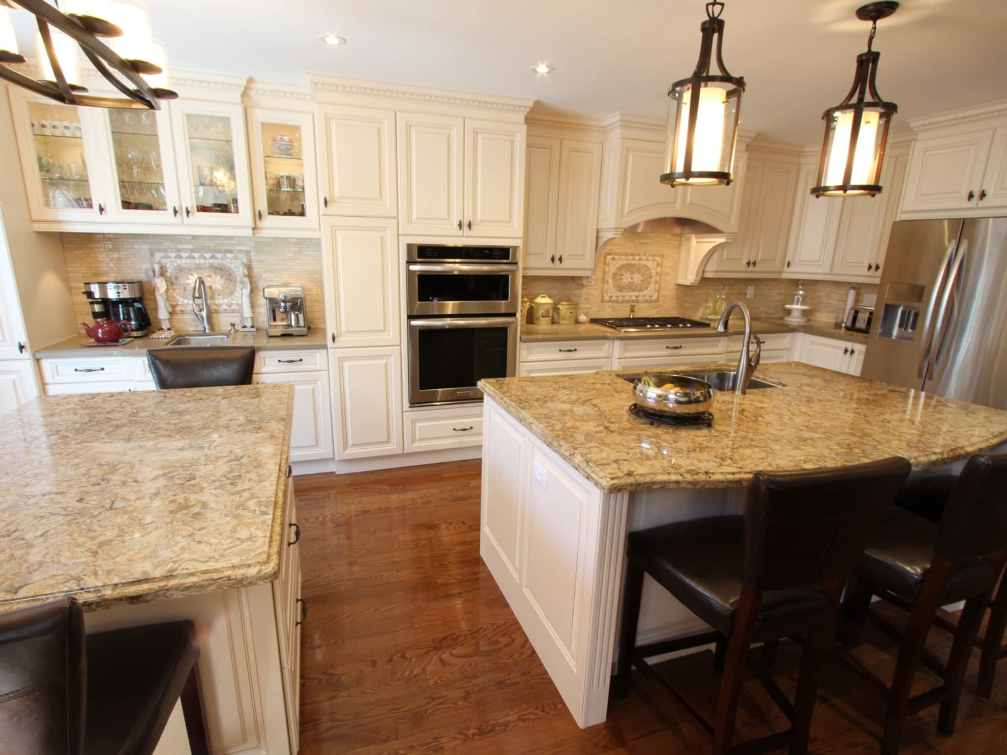 photo Classic Kitchens Designs & Renovations Ltd