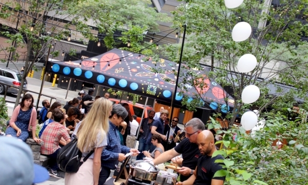 Outdoor summer food markets in Toronto