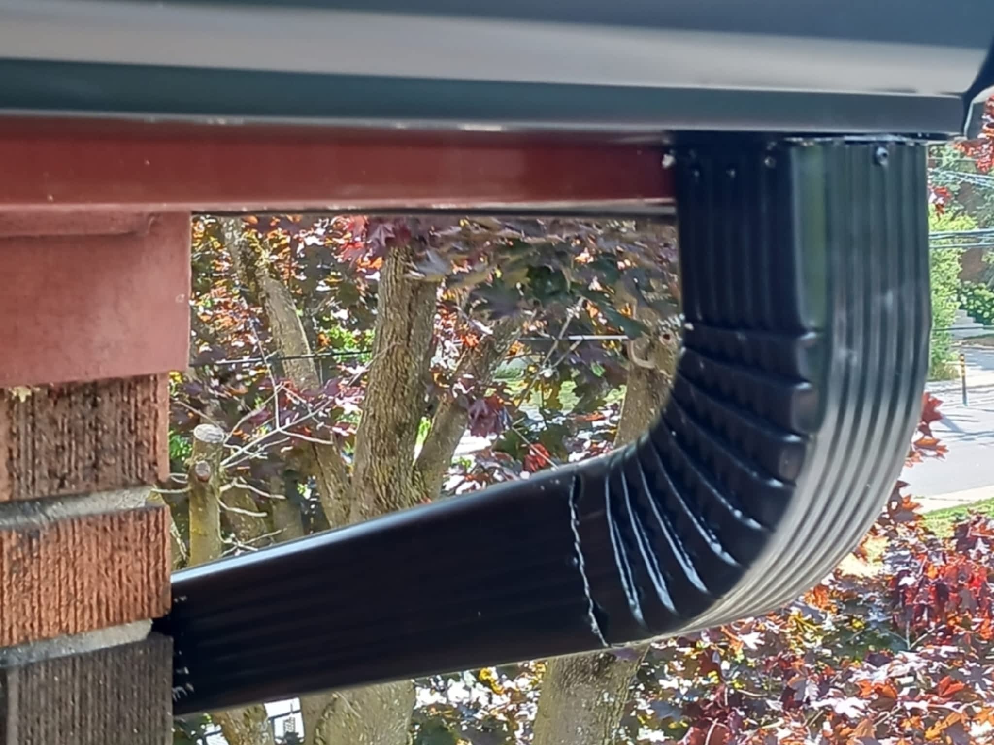 photo B.W's Eavestrough Services