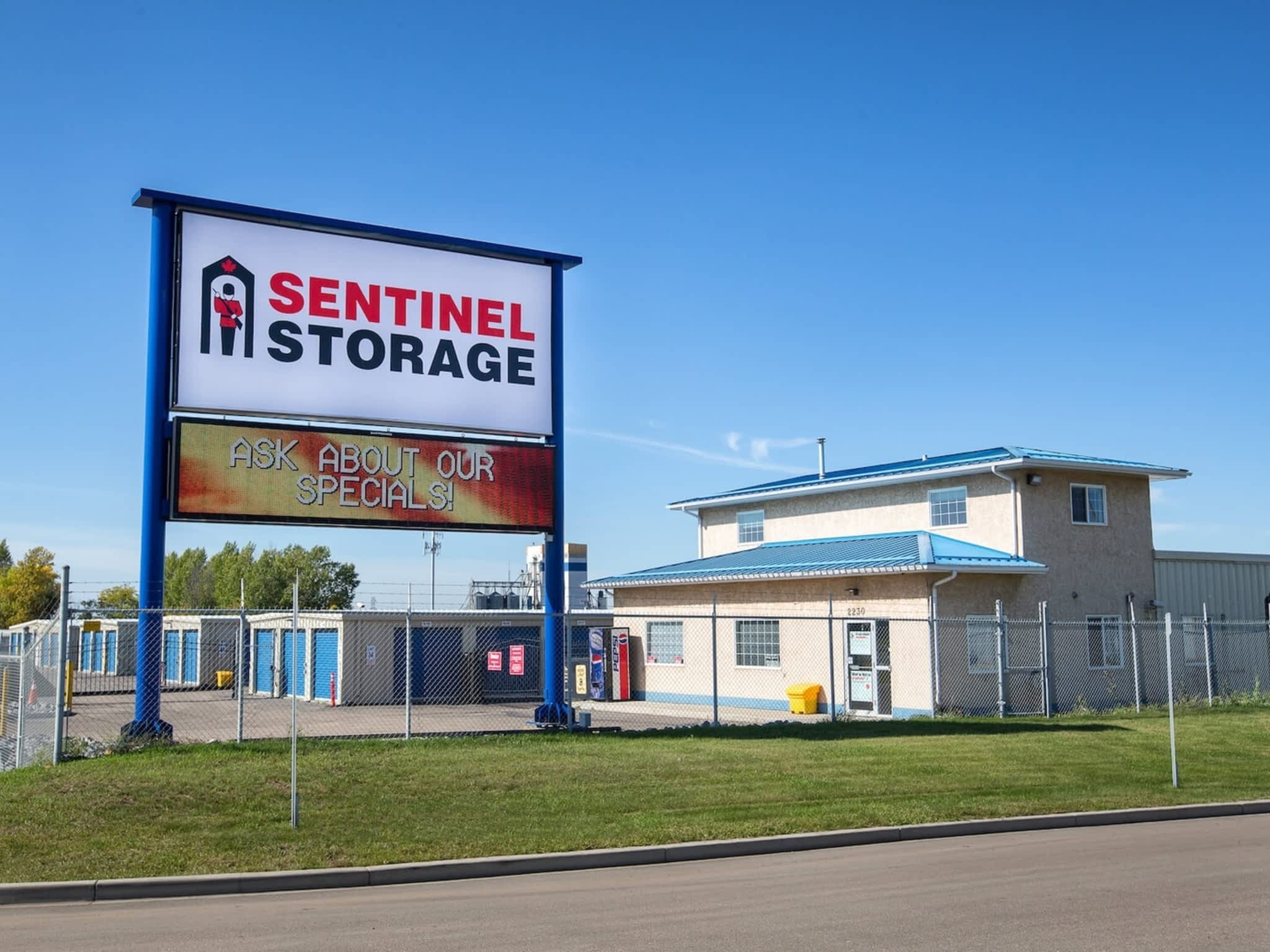 photo Sentinel Storage - Edmonton Yellowhead Trail (Self-Serve)