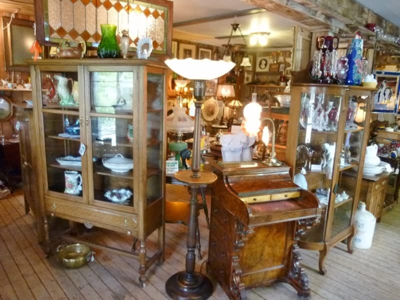 photo Ol' Lamplighter Antique Shop