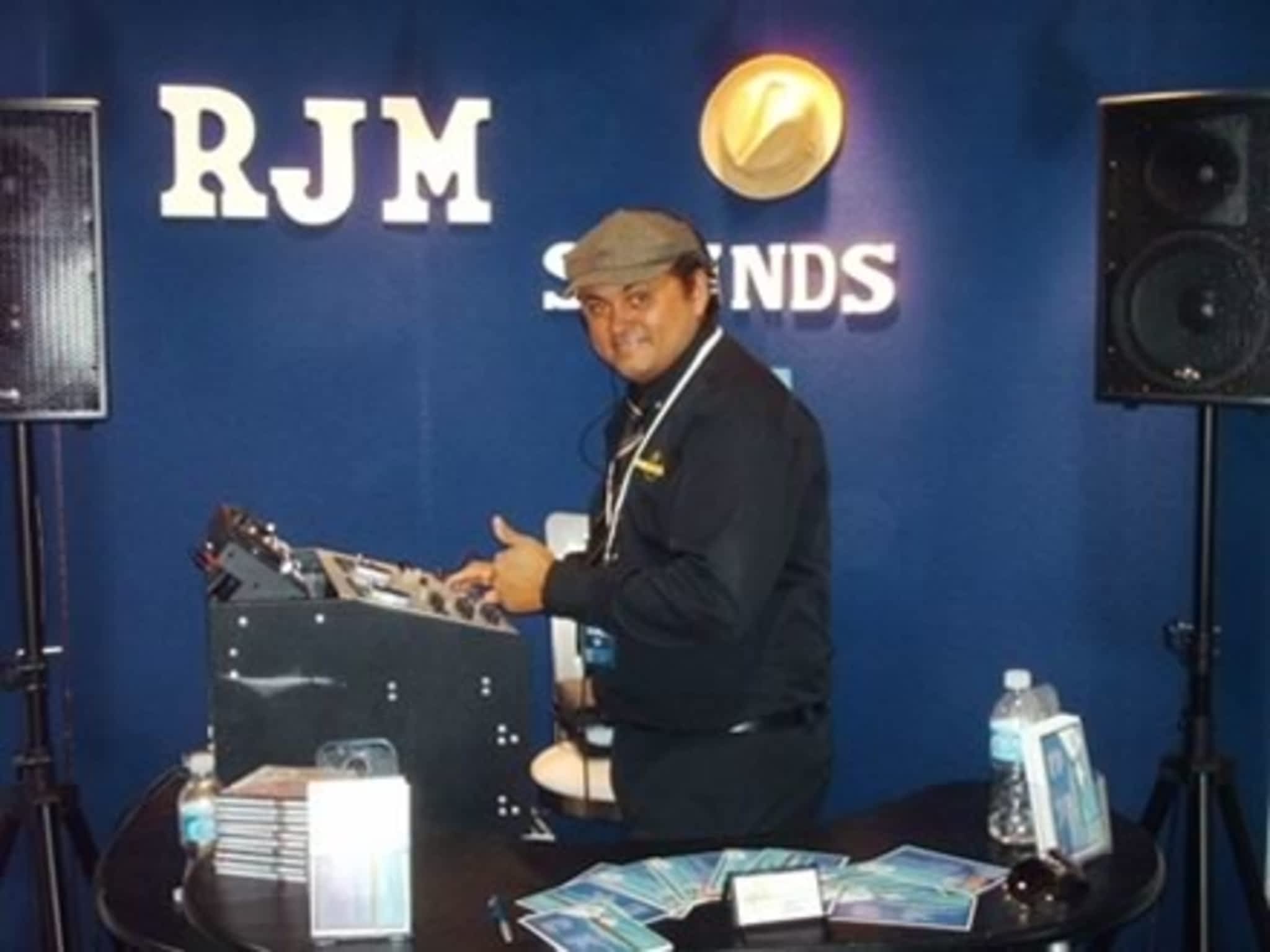 photo RJM Sounds Disc Jockey Services