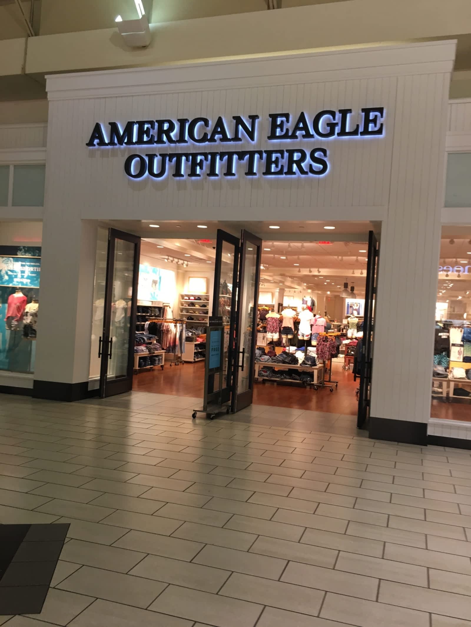 American Eagle  Store  Opening Hours 2929 Barnet Highway 