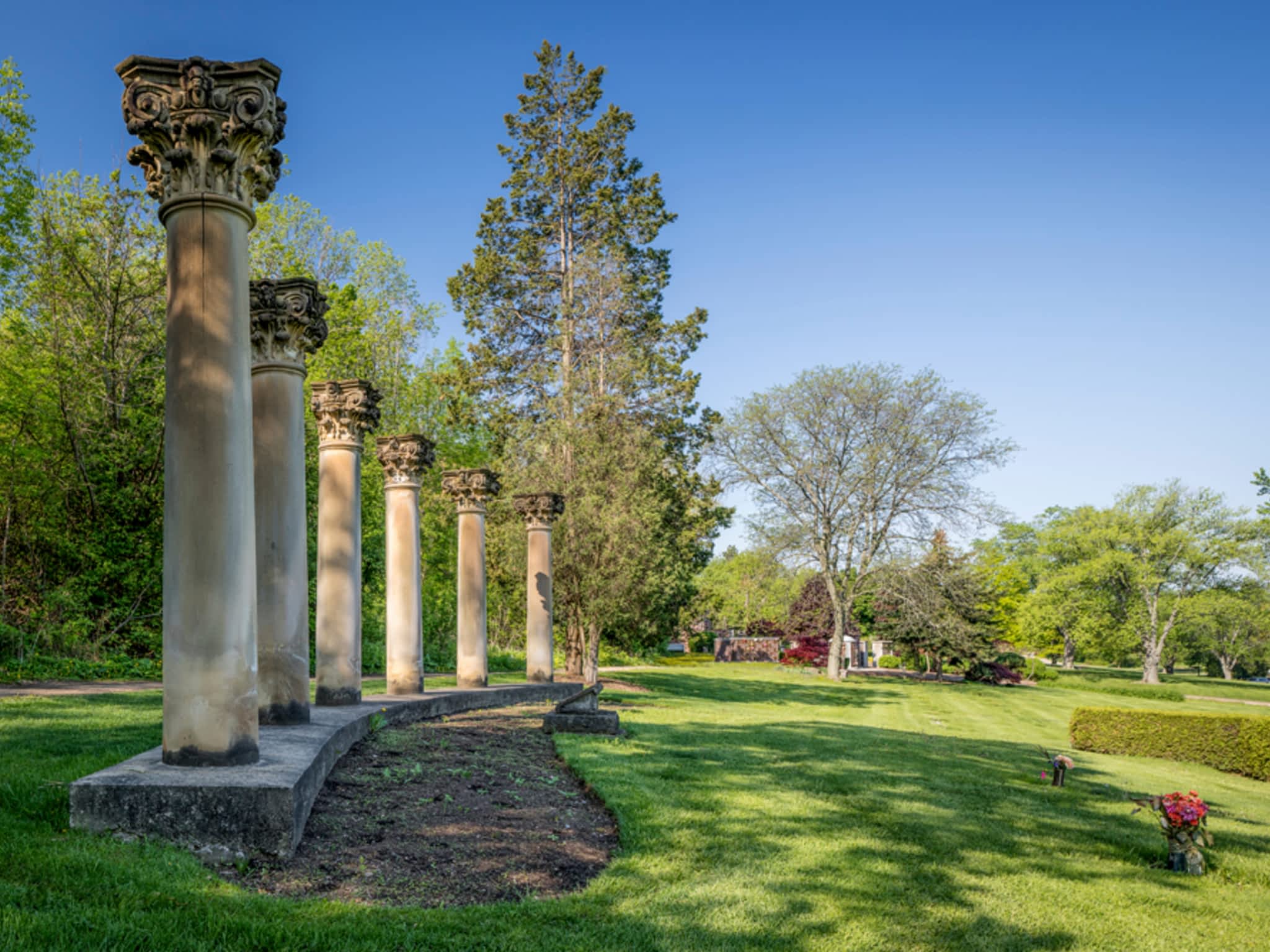 photo White Chapel Memorial Gardens