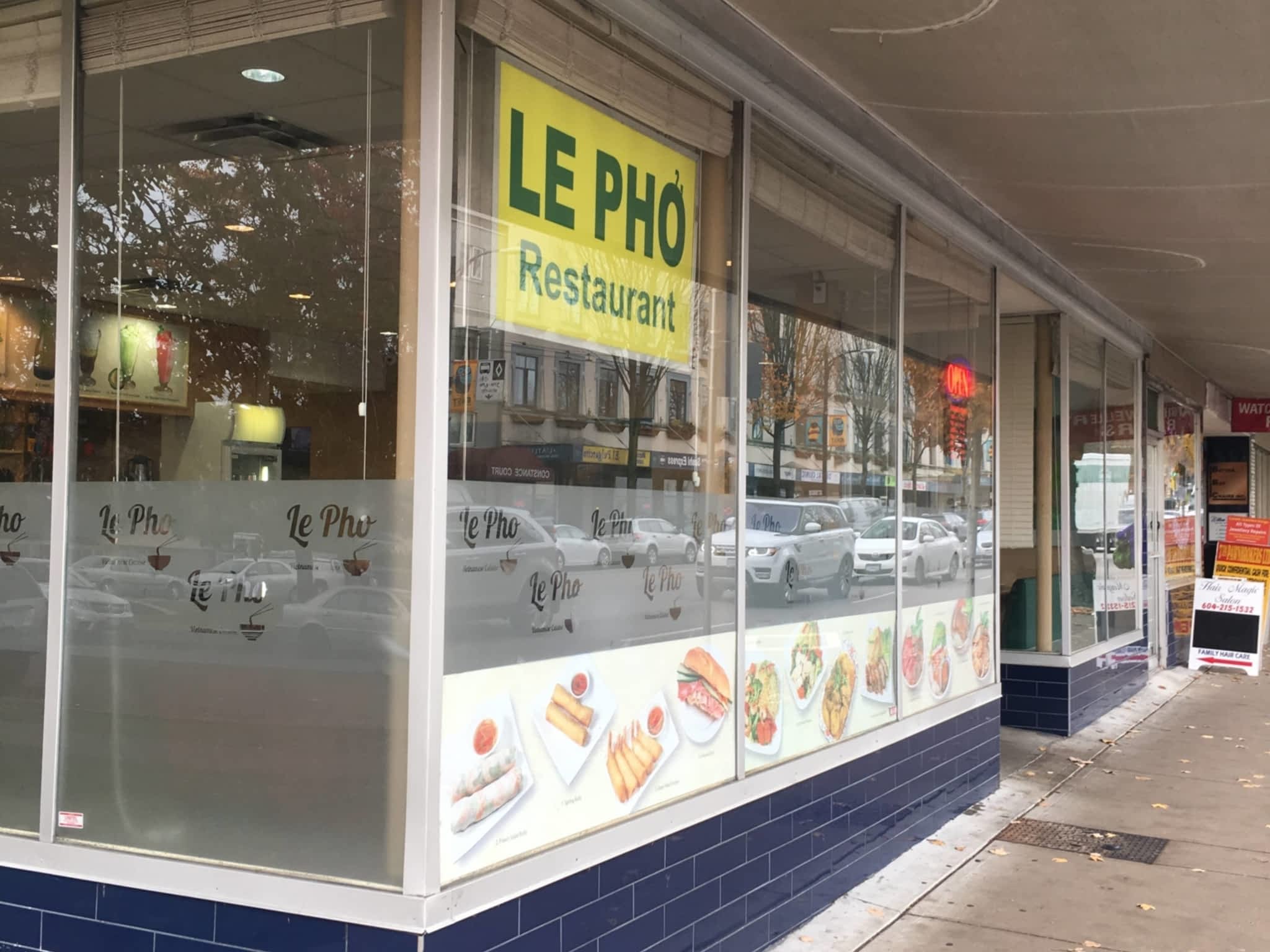 photo Le Pho Restaurant Inc