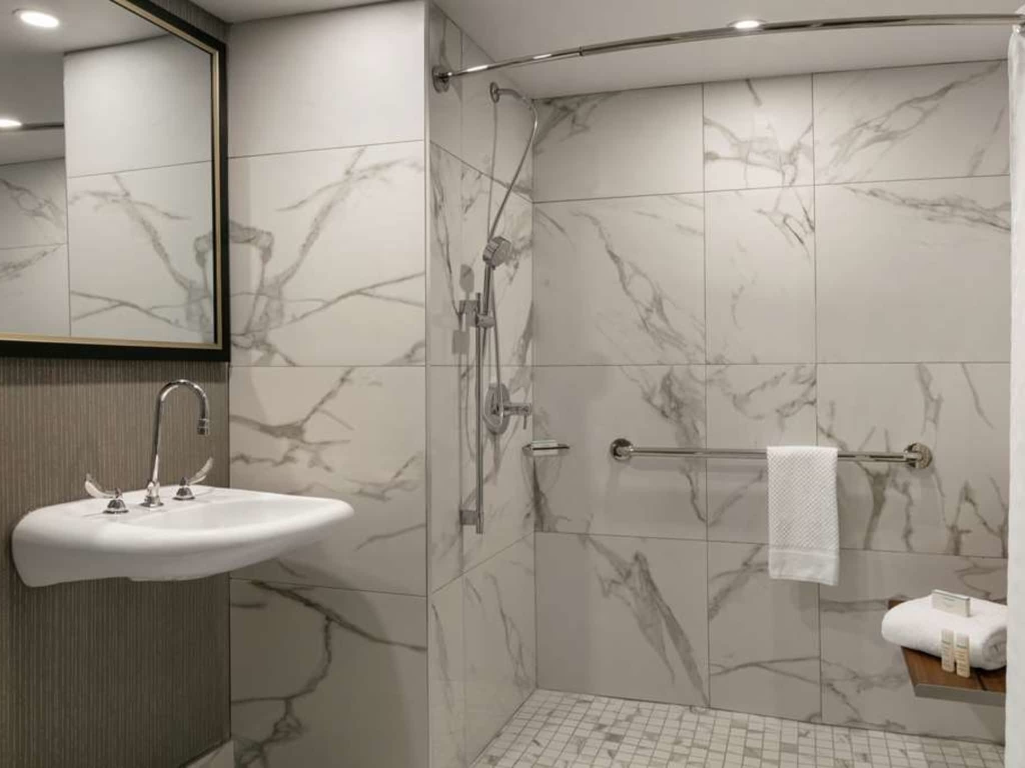 photo Embassy Suites by Hilton Montreal Airport