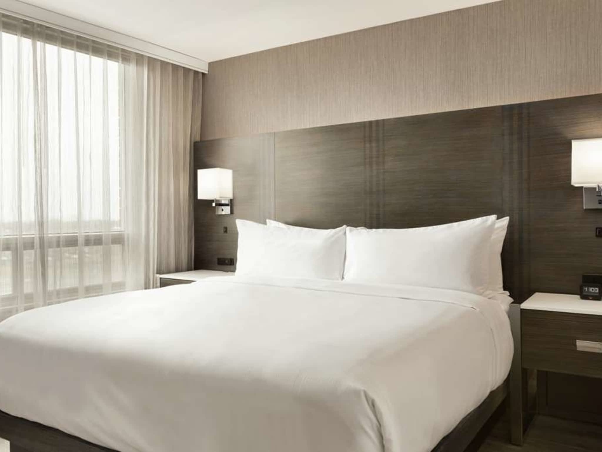 photo Embassy Suites by Hilton Montreal Airport