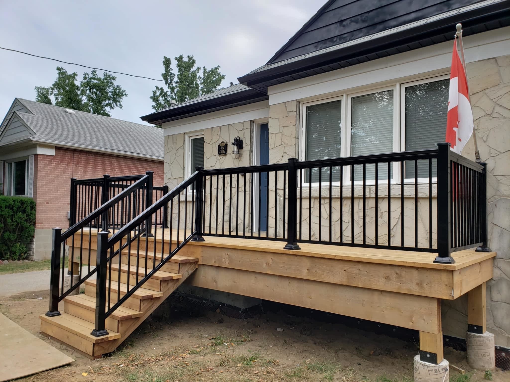 photo TG Aluminum Railings Inc