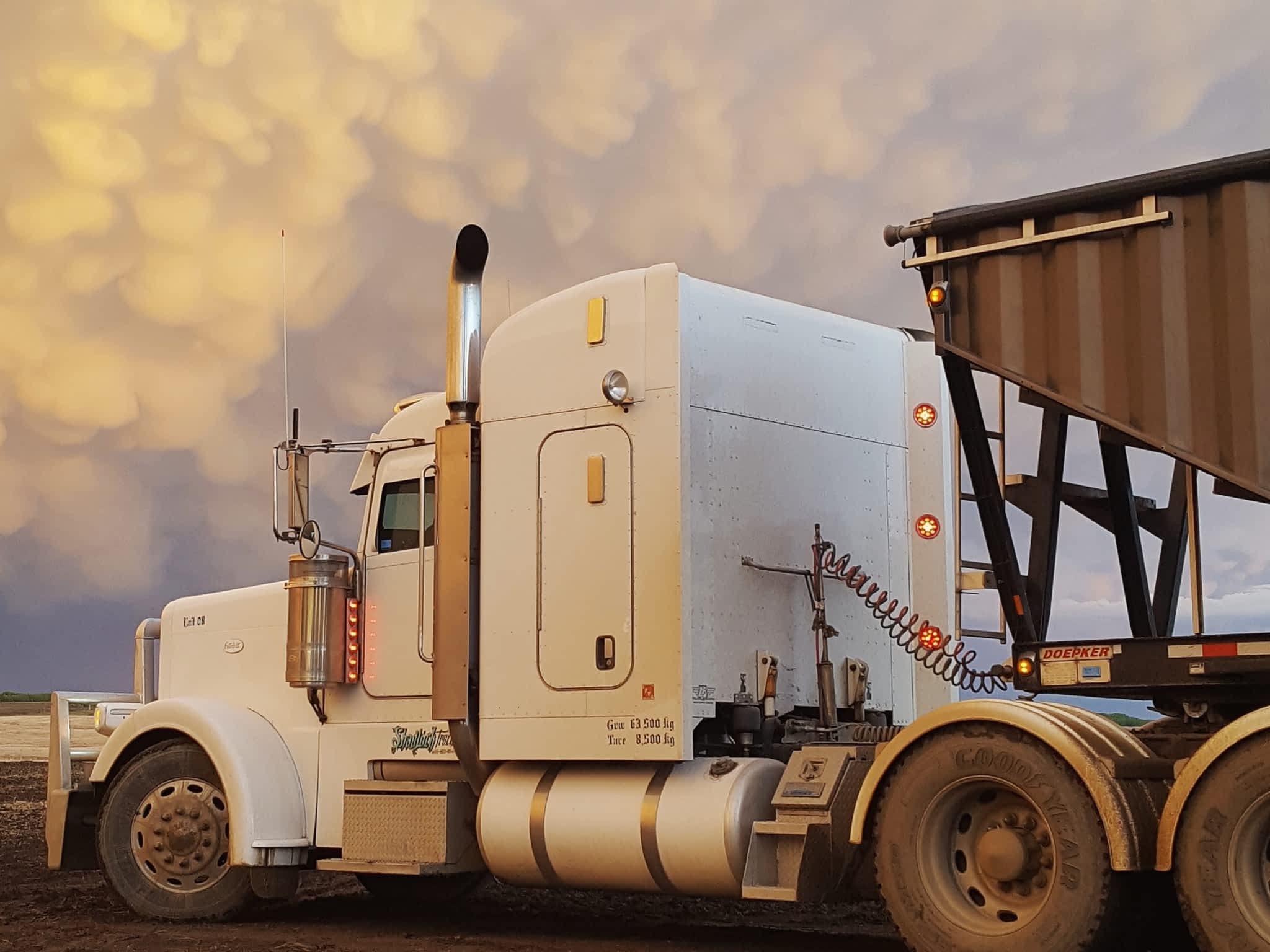 photo Shadlock Trucking