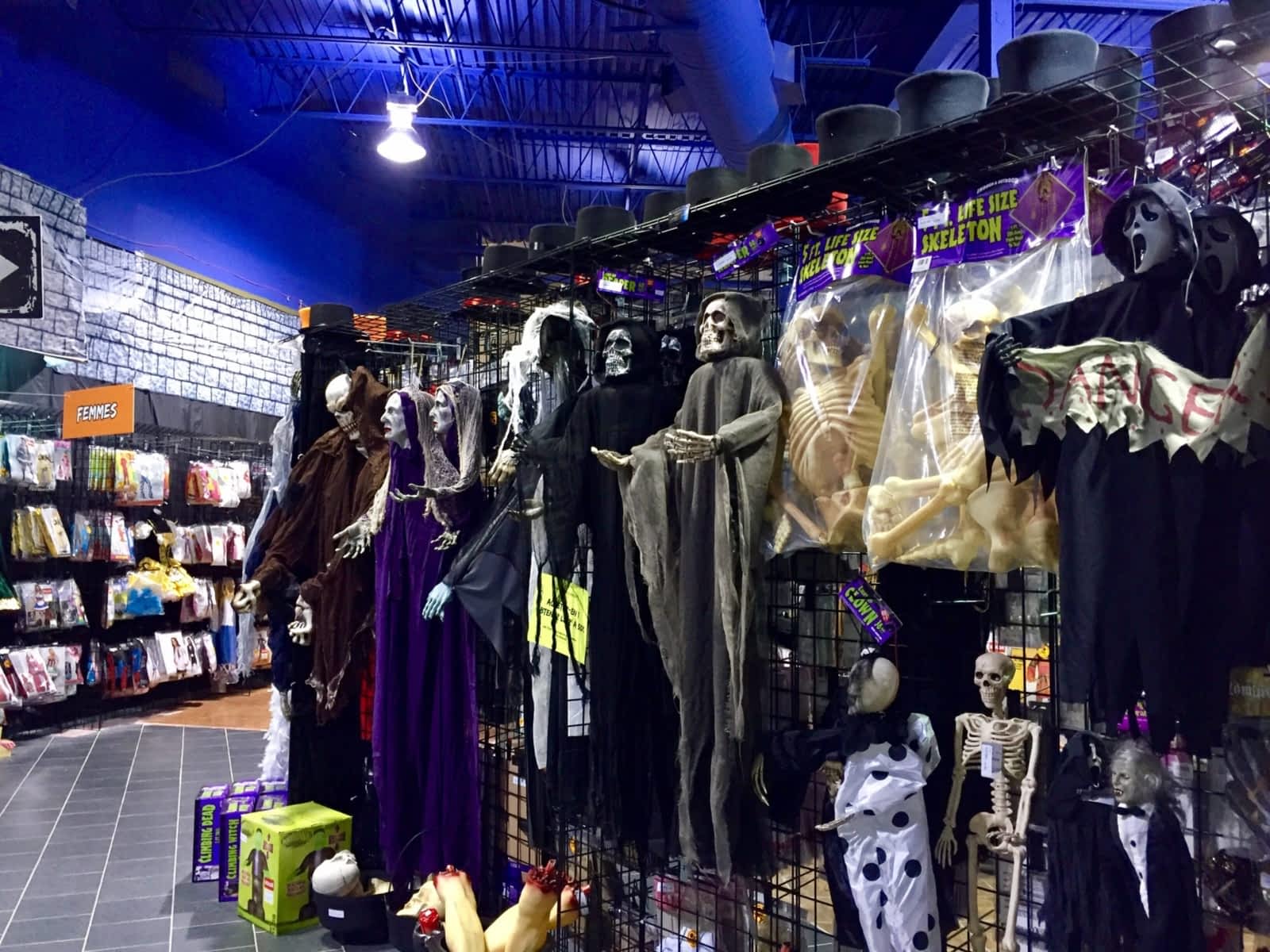 Halloween Expert Mail Champlain 2151 Boul Lapiniere Brossard Qc