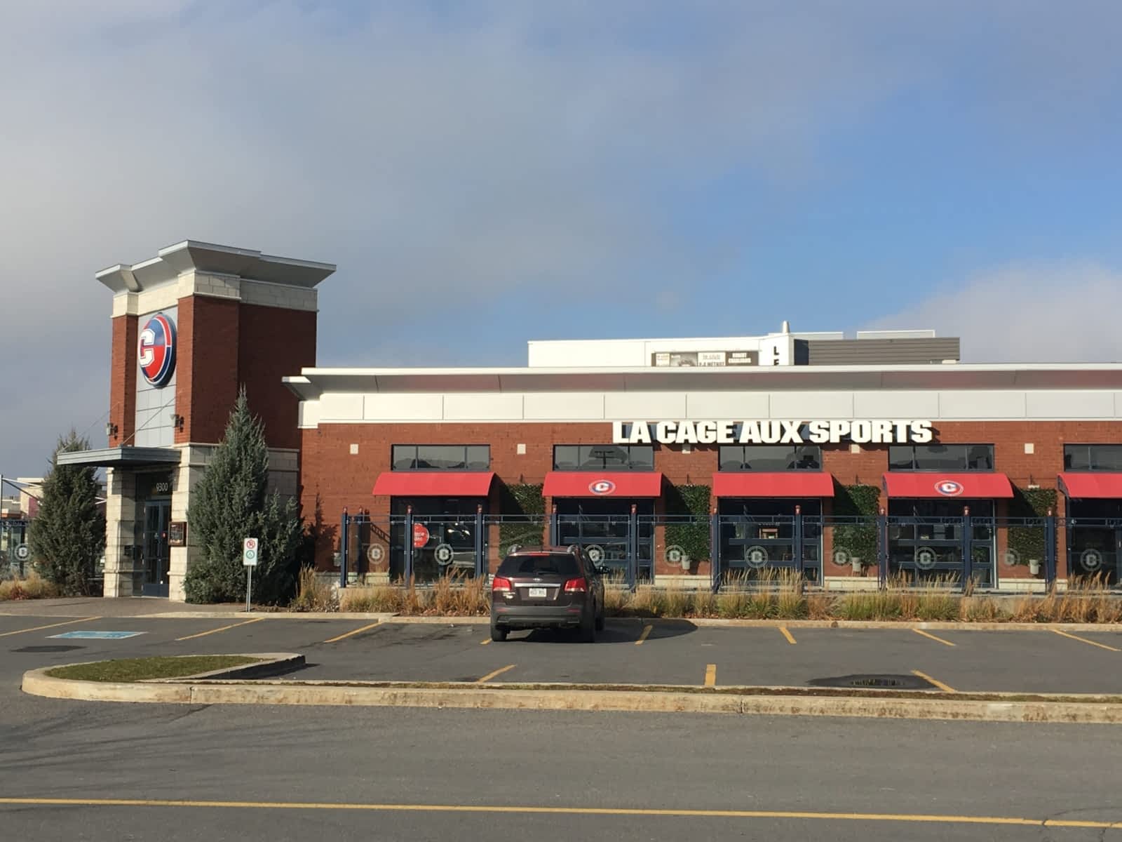 La Cage Brasserie sportive Horaire et Réservation 9300 boul Leduc