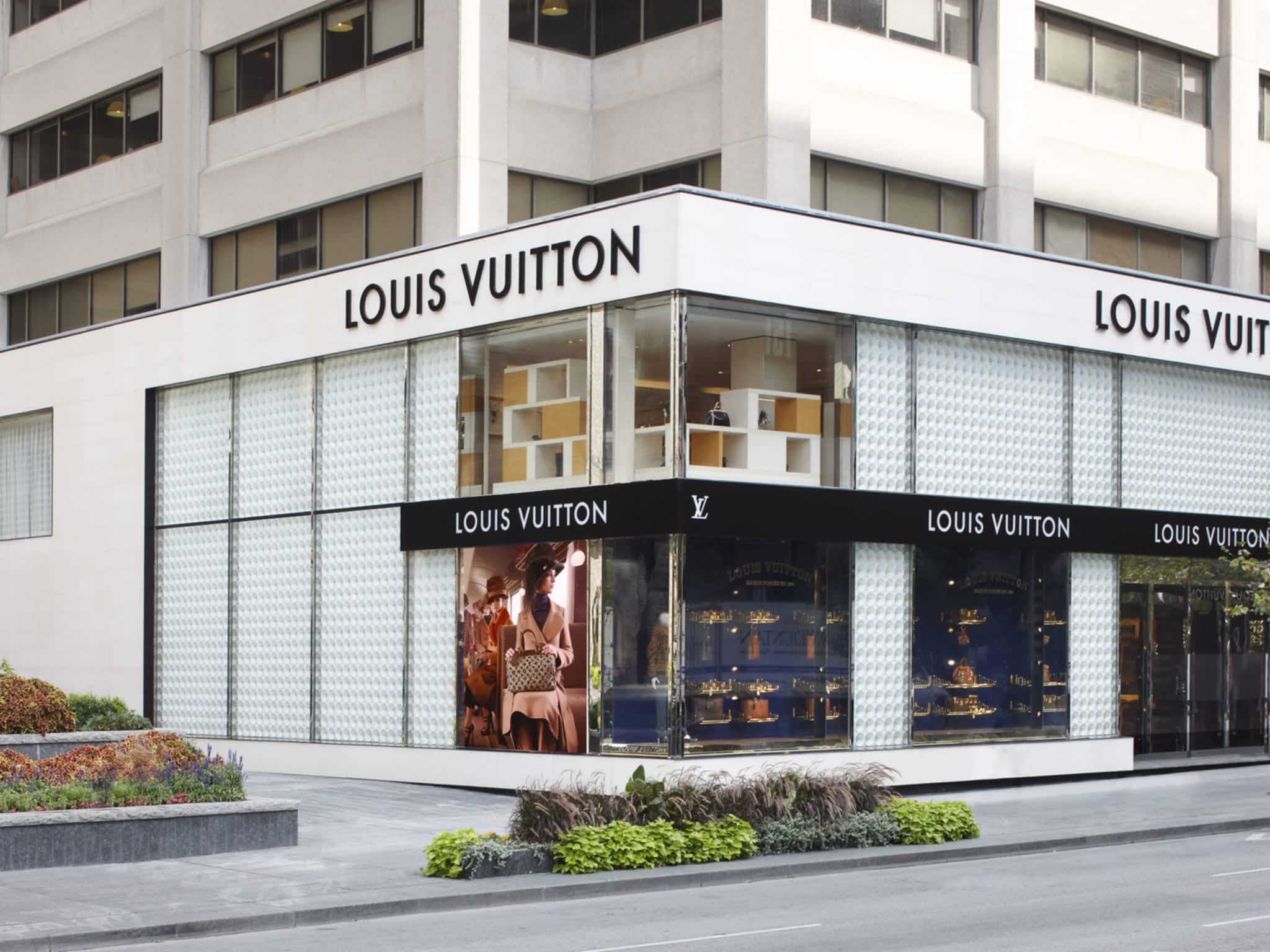 photo Louis Vuitton Toronto Bloor Street