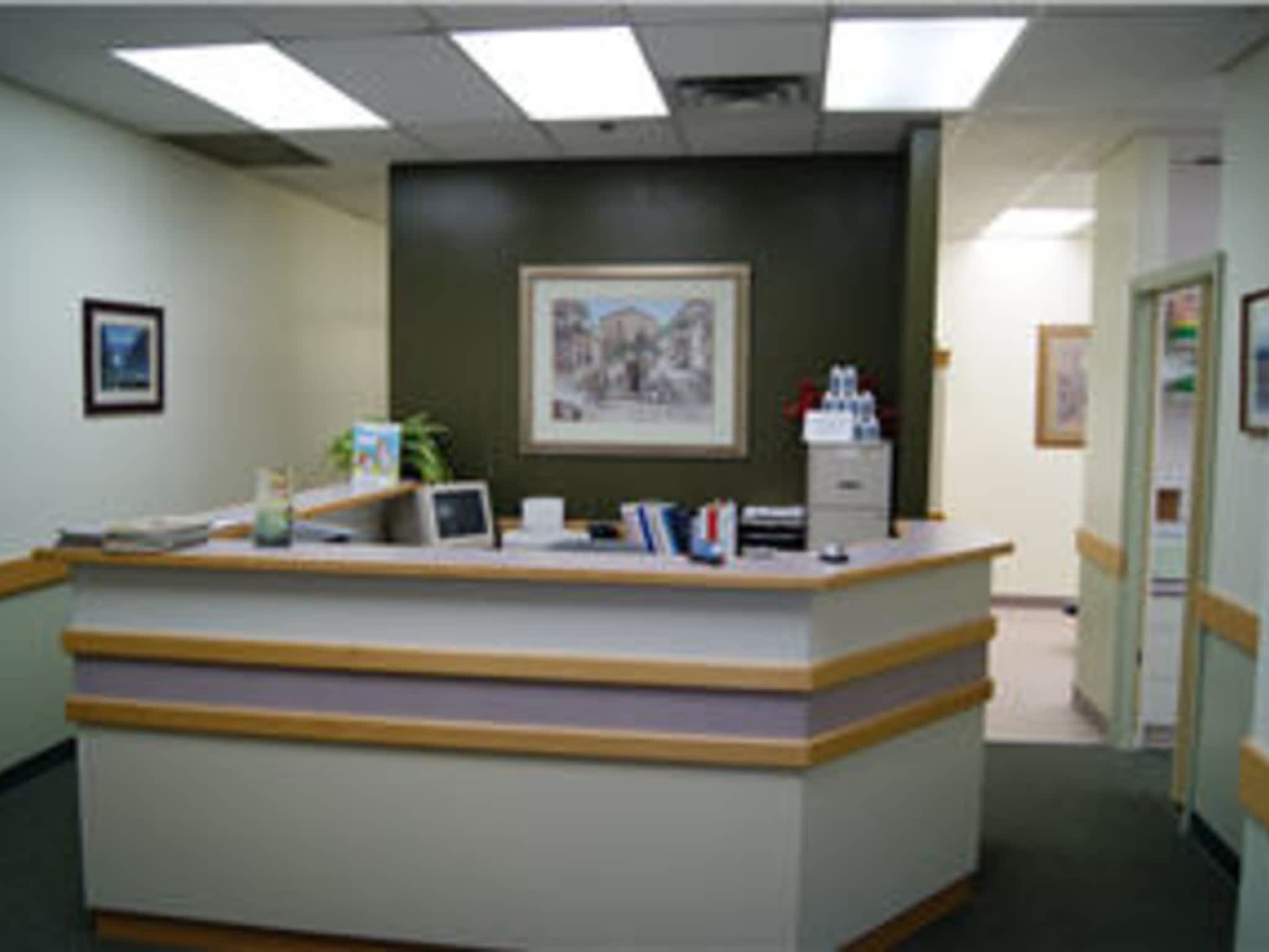 photo Saanich Walk-In Denture Clinic