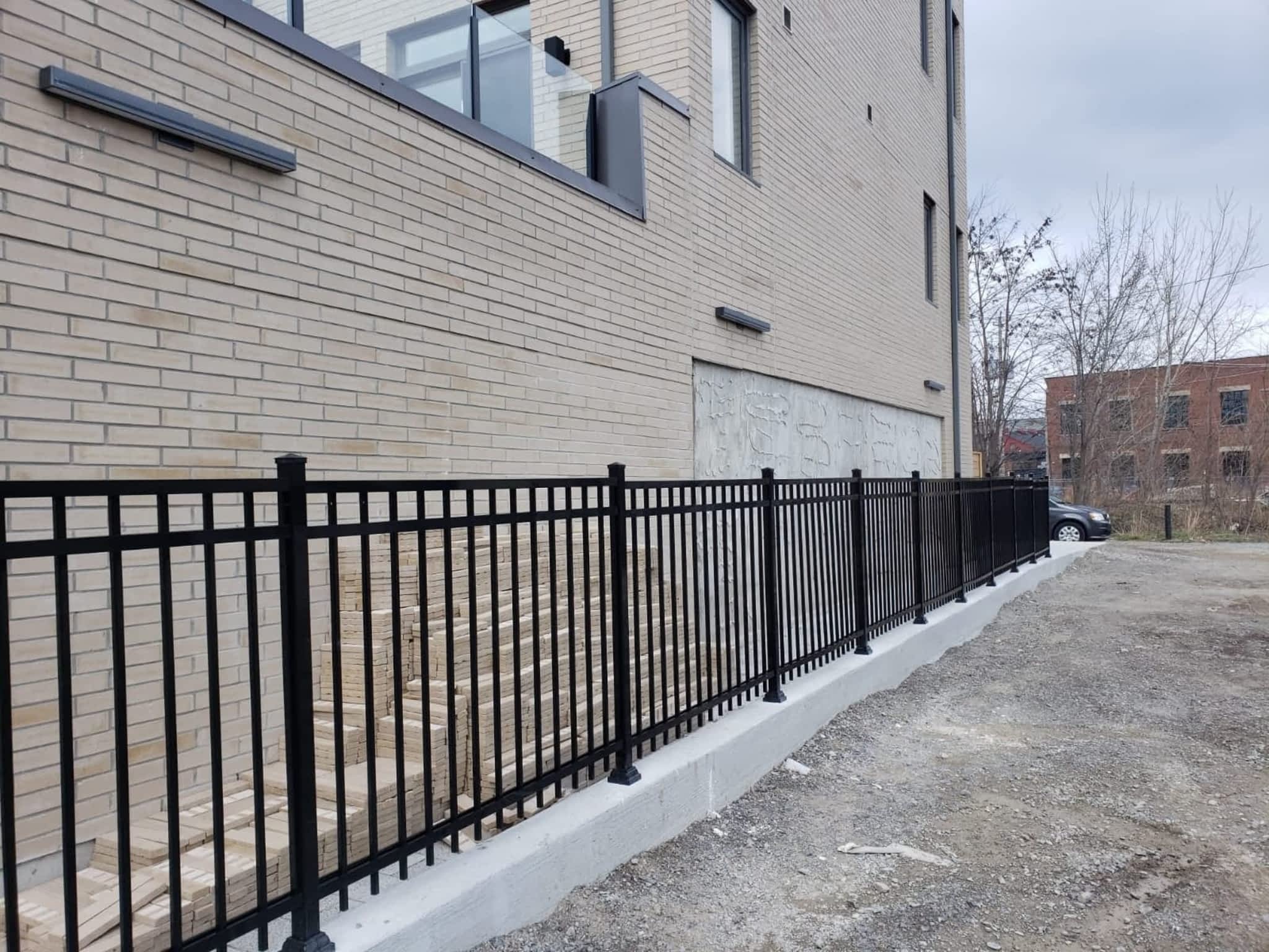 photo TG Aluminum Railings Inc