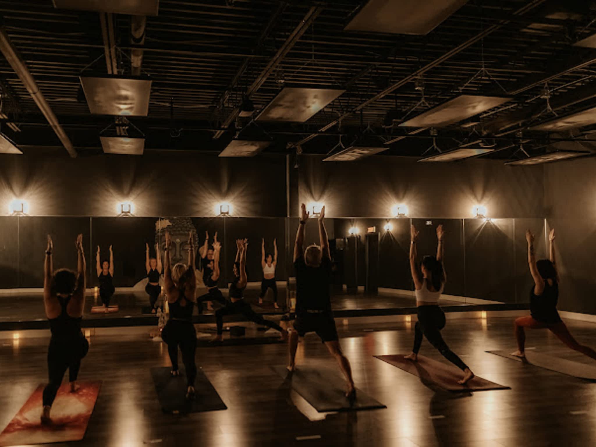 photo Idolem Hot Yoga Chaud Verdun