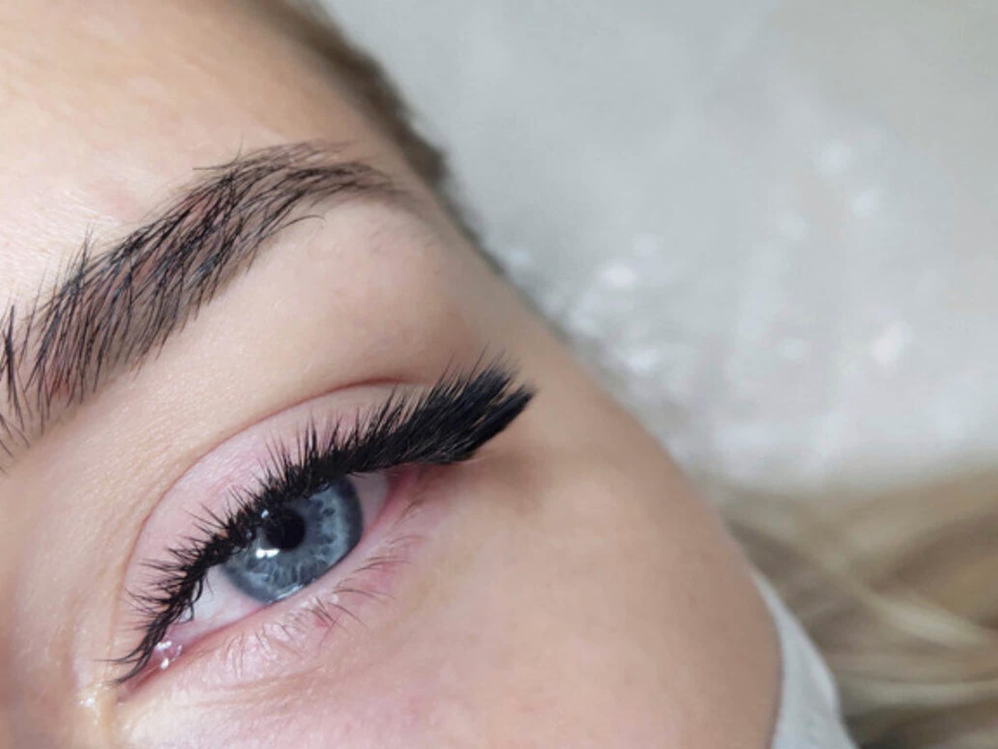 photo LE LOFT Lash & Brows Artist Montreal | Lashlift, Brow Lamination, Pose extensions de cils