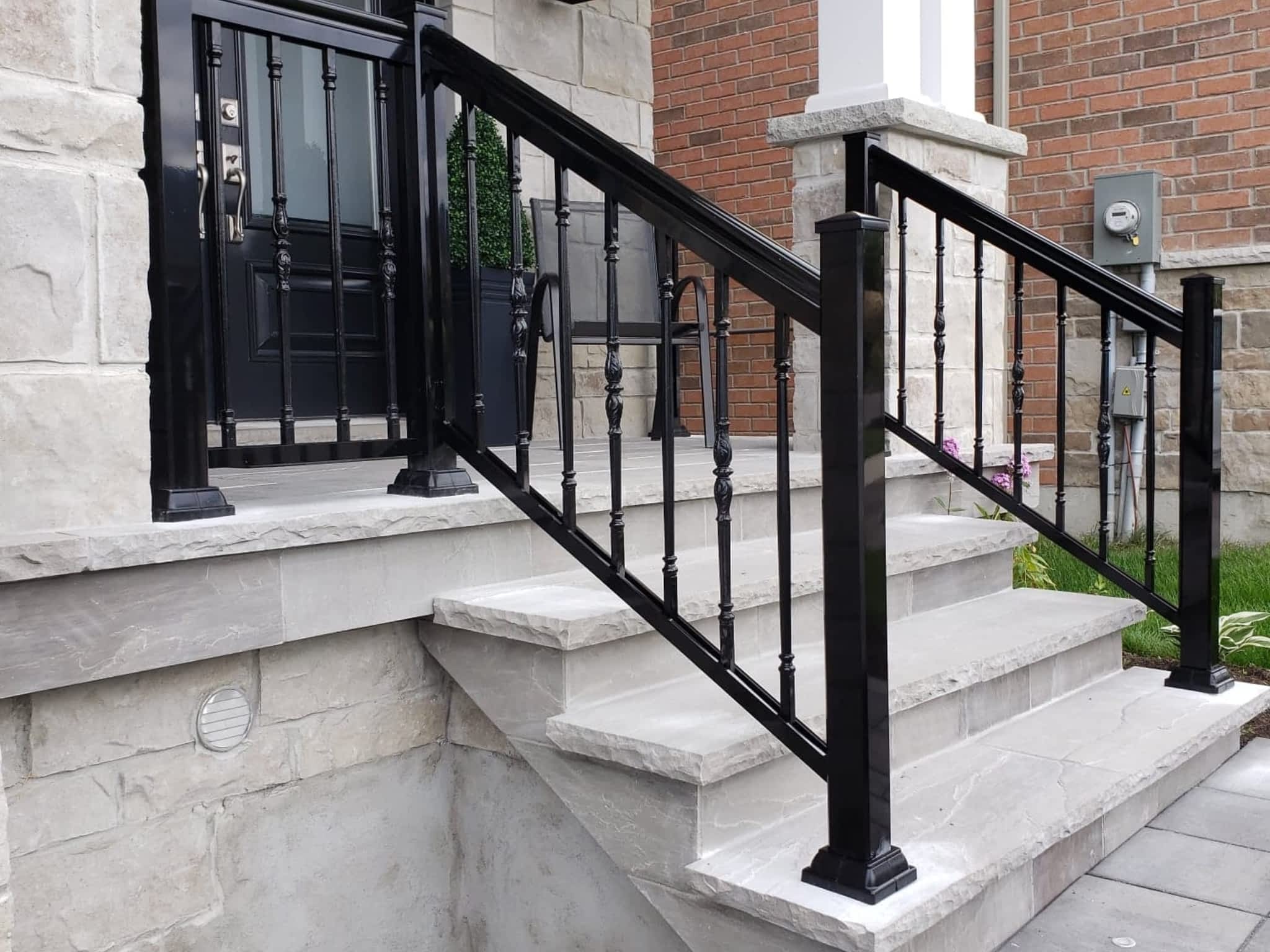 photo TG Aluminum Railings Inc