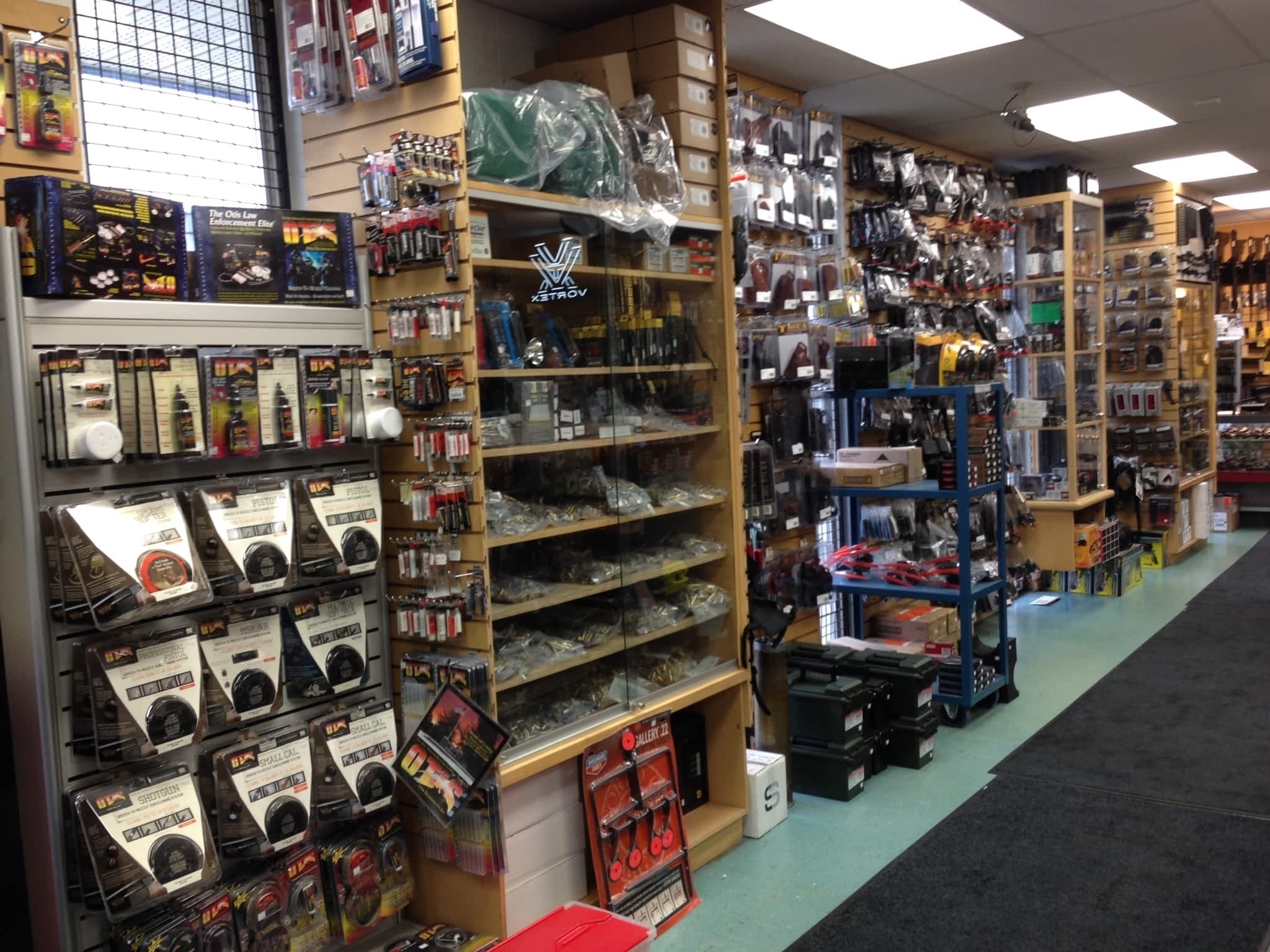 Магазин limited. Gun shop in Canada. Gun shop outside. 17326 61 Avenue Northwest Edmonton.