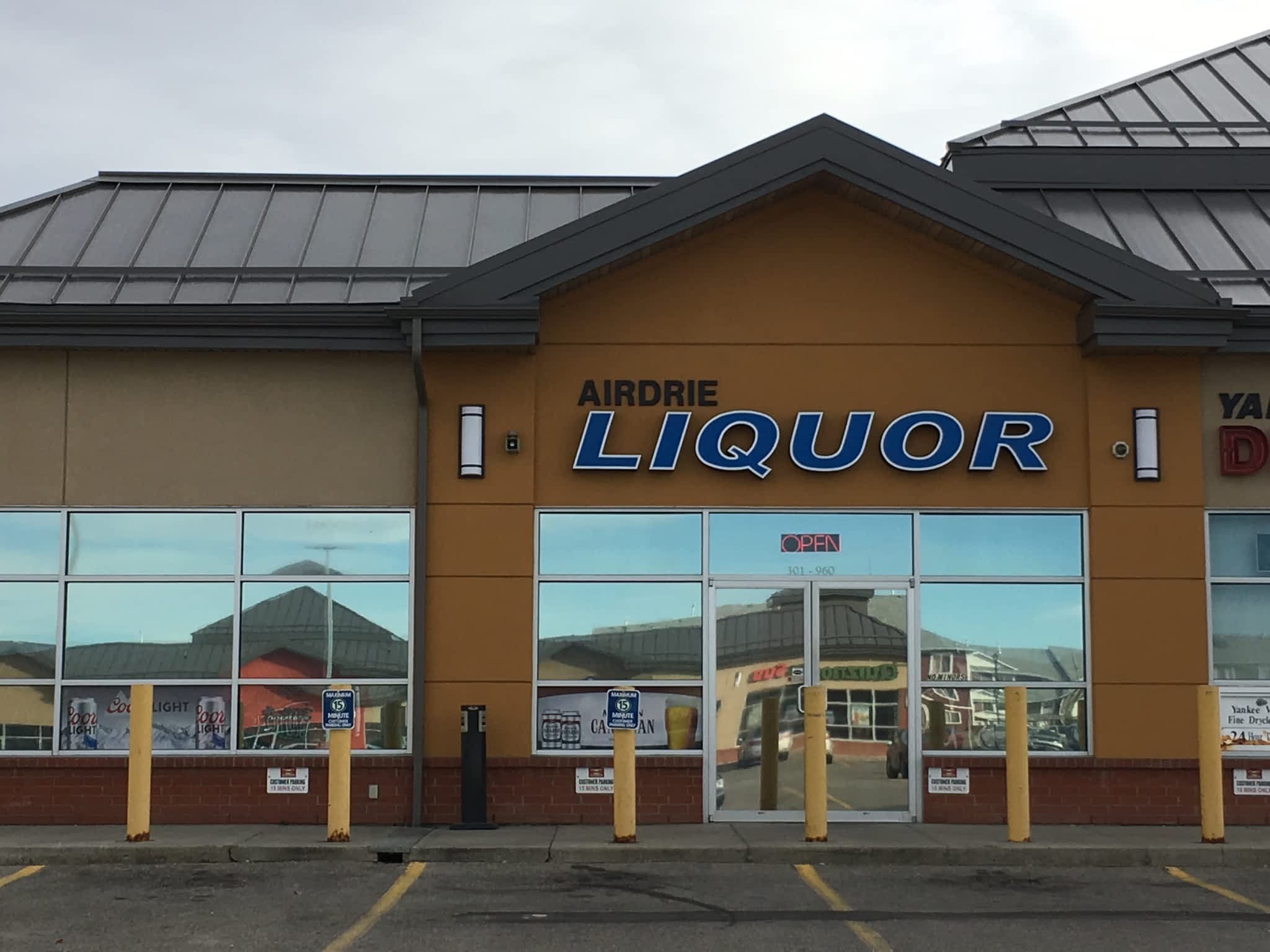 photo Airdrie Liquor Store II