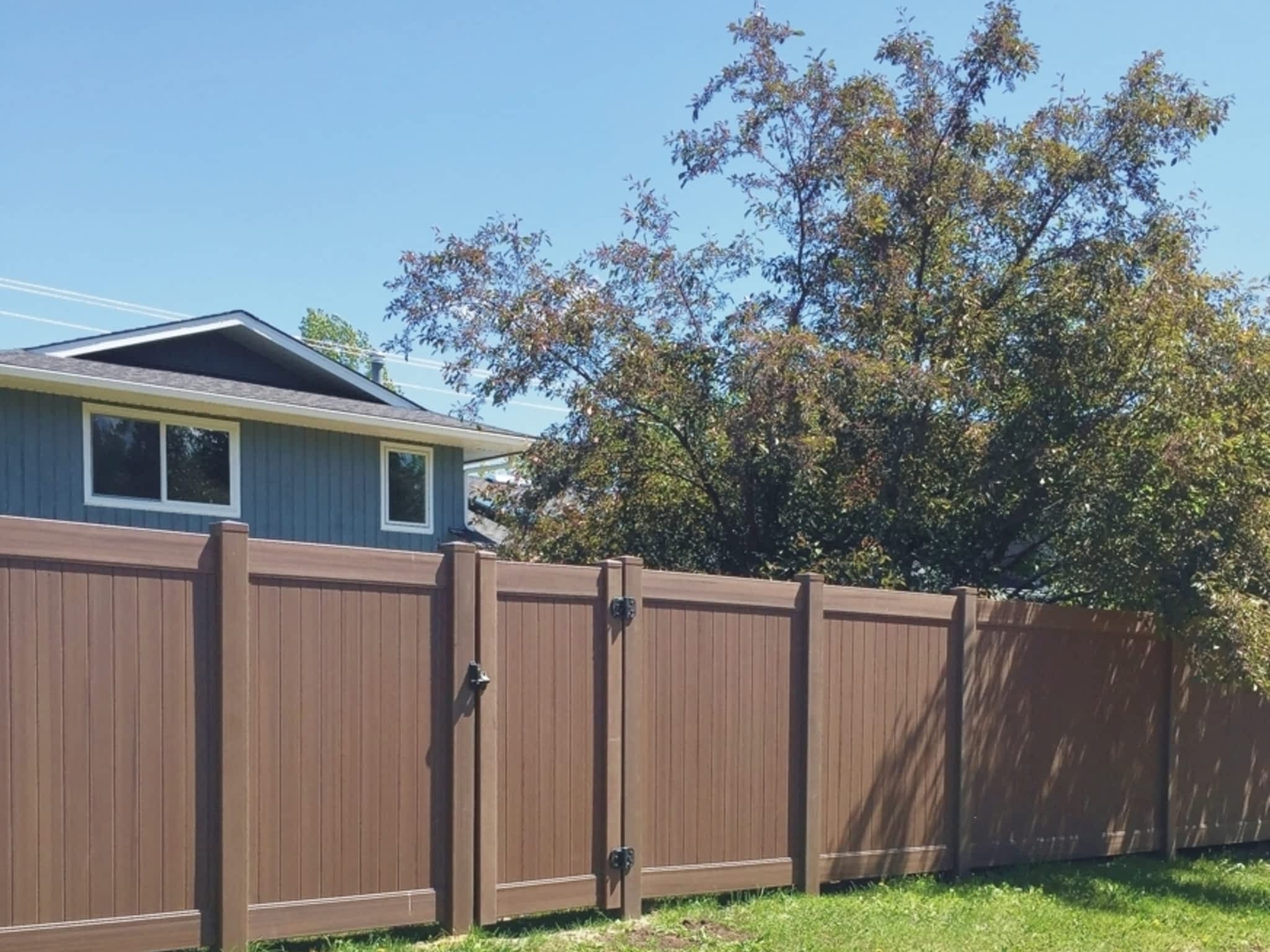 photo Decked Out Vinyl Fences