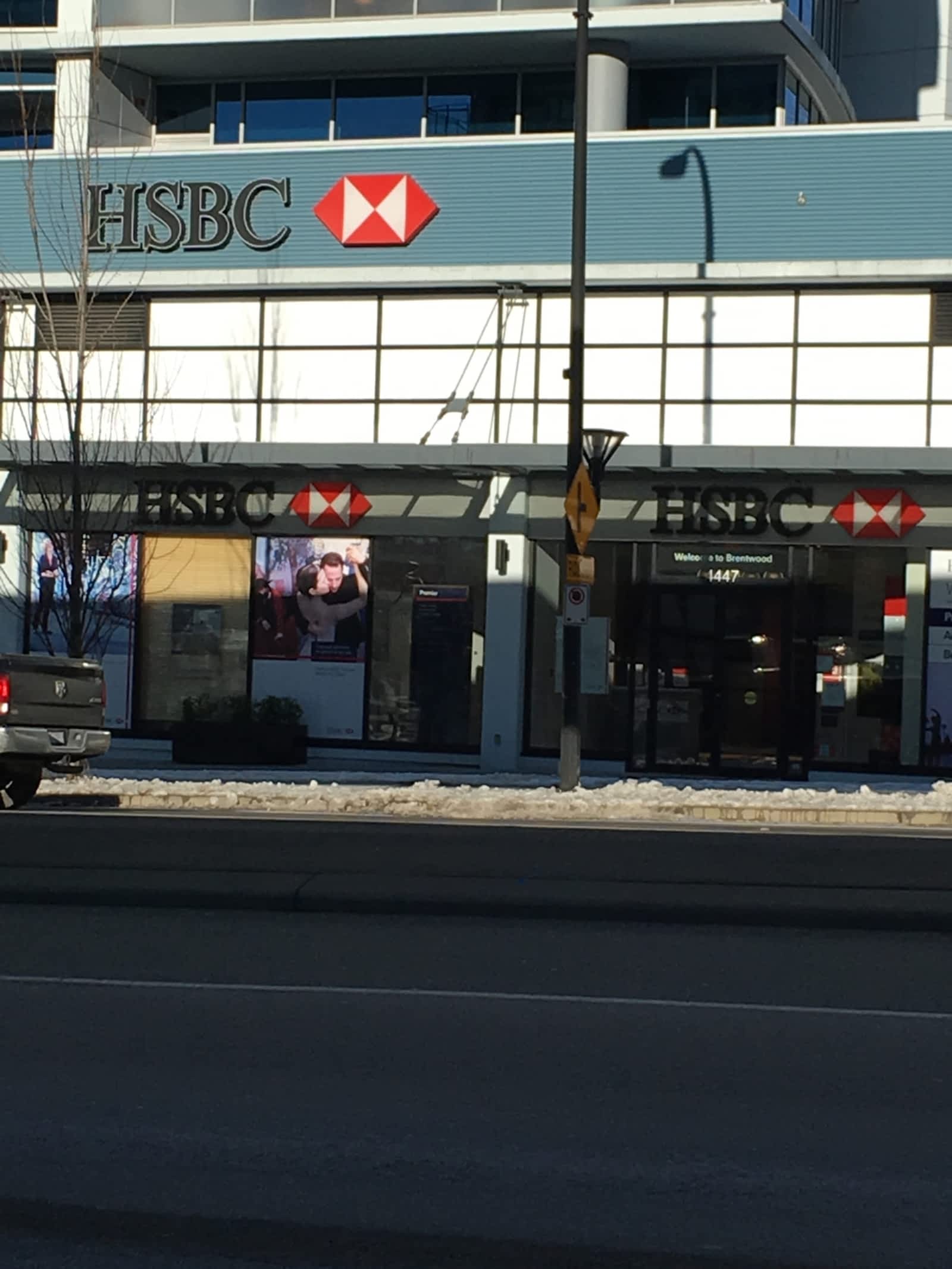 Hsbc 3 4447 Lougheed Hwy Burnaby Bc [ 2133 x 1600 Pixel ]